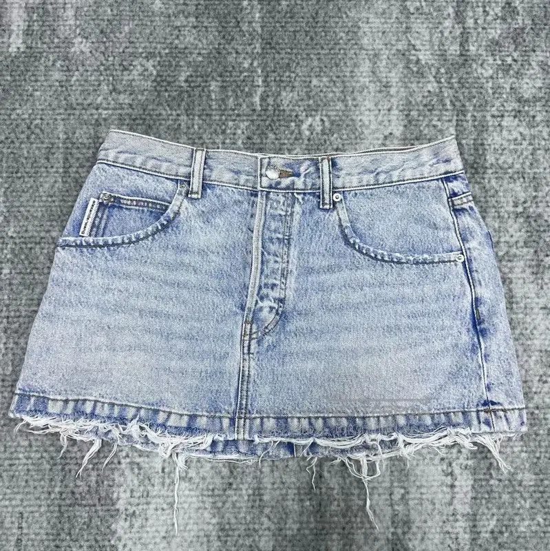 Alexander McQueen Alexander McQUEEN Light Blue Cotton Shorts . Size 28" / US 6 / IT 42 - 1 Thumbnail