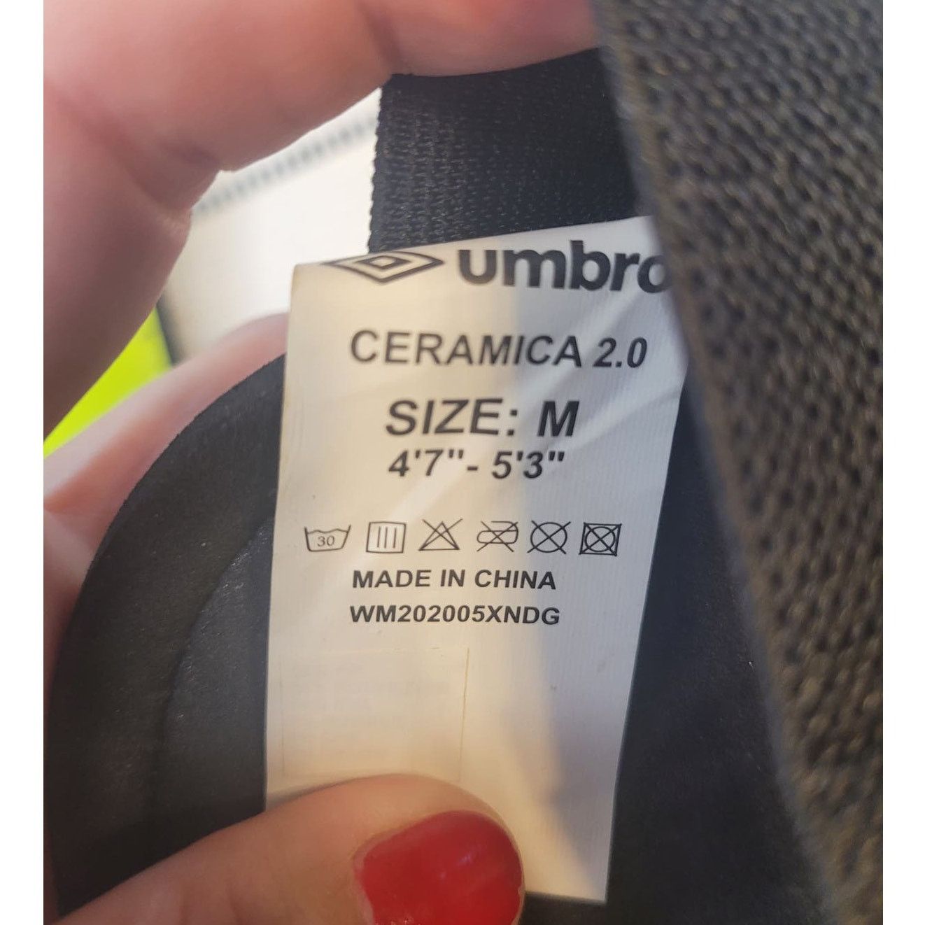 Umbro Umbro Jr Stirrup Soccer Shinguards 4' 7"- 5' 3" New Soccer Size ONE SIZE - 10 Thumbnail