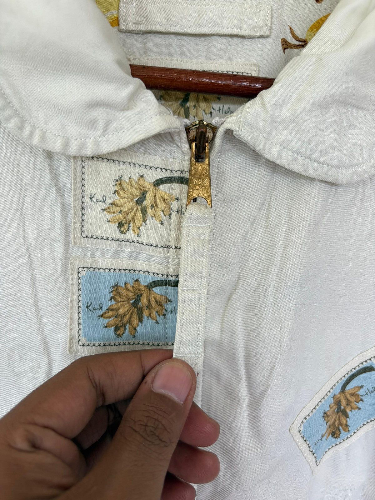 Karl Helmut Vintage 90's Karl Helmut Bomber Jacket Patch Flower Design Size US L / EU 52-54 / 3 - 11 Thumbnail