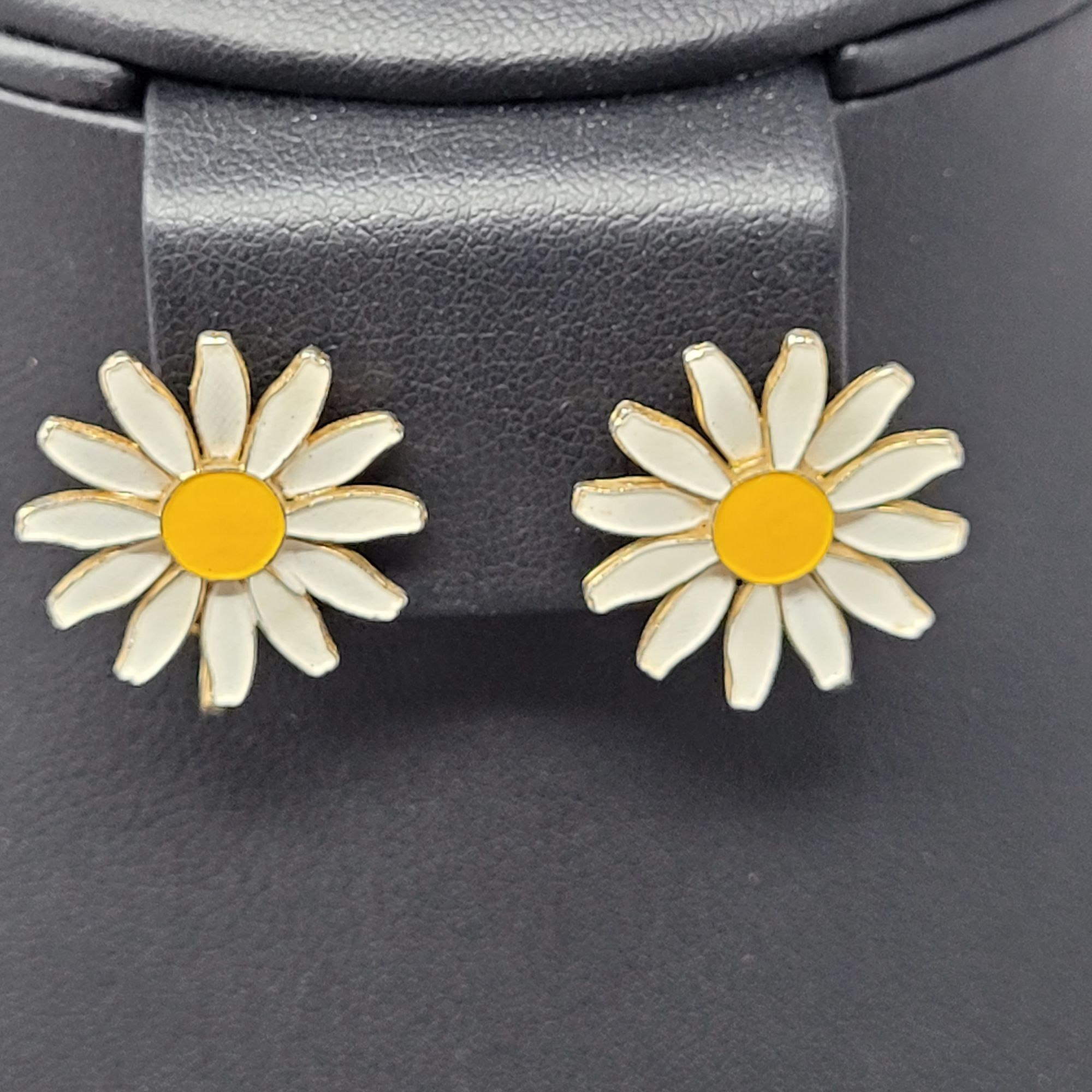 Vintage Vtg Daisy Flower Clip-On Earrings Gold-Tone White Yellow Ena Size ONE SIZE - 5 Thumbnail