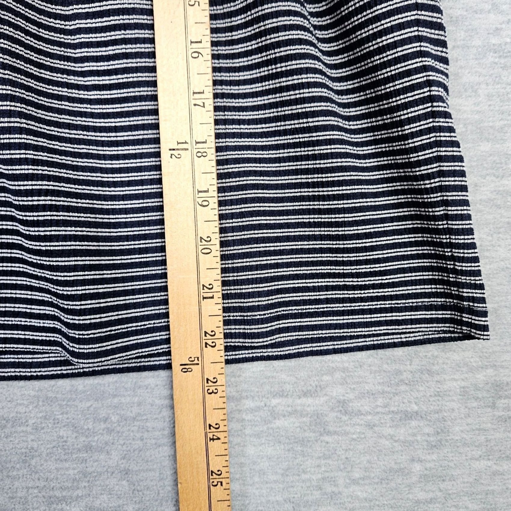 Madewell Madewell Stripes Round neck Waffle Top Women's Size M Multicolor Cotton Blend Blouse Short Sleeve Casual Regular Keyboard: Note - no extra text Size M / US 6-8 / IT 42-44 - 4 Thumbnail