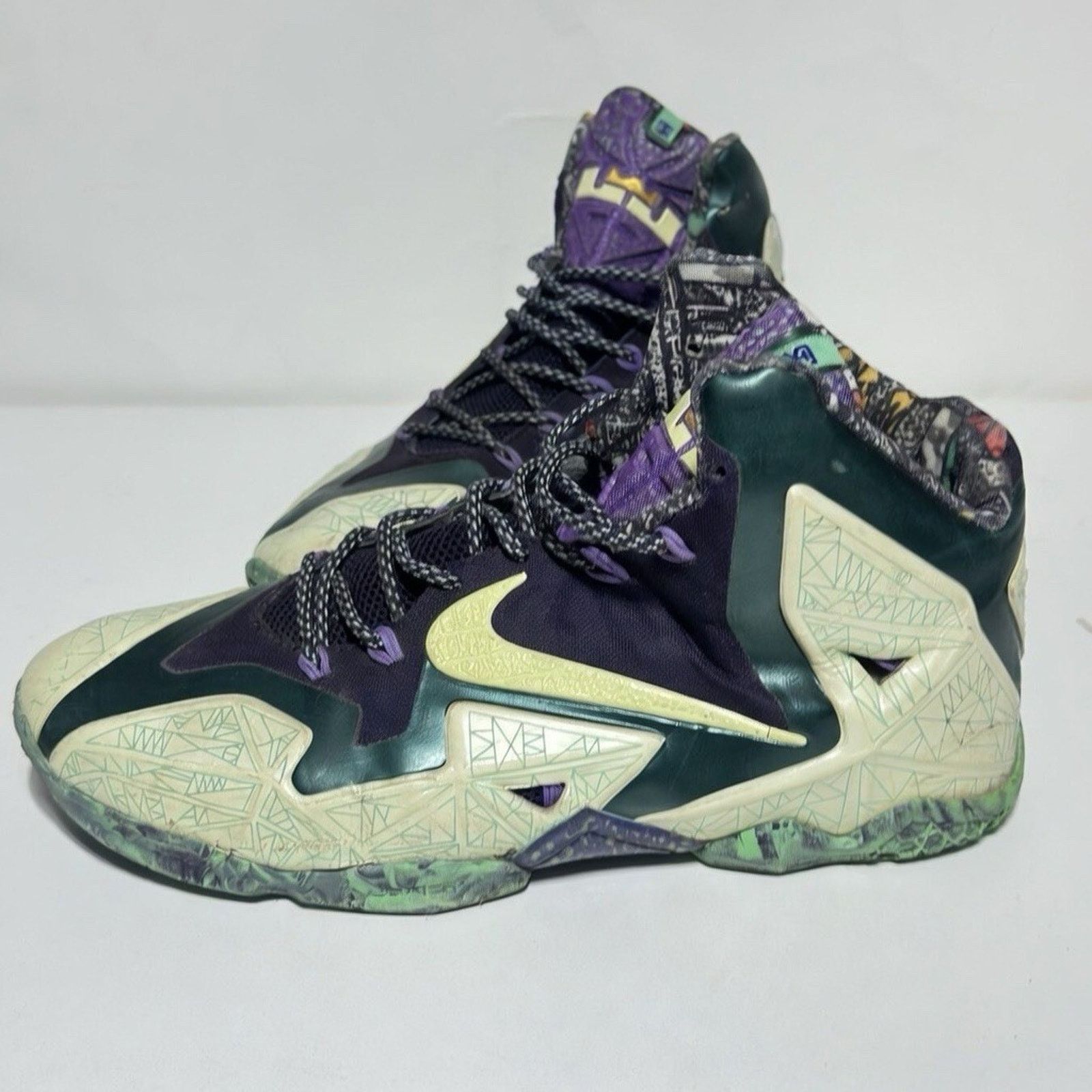 647780 735 Nike LeBron 11 Nola Gumbo Multicolor Size 8