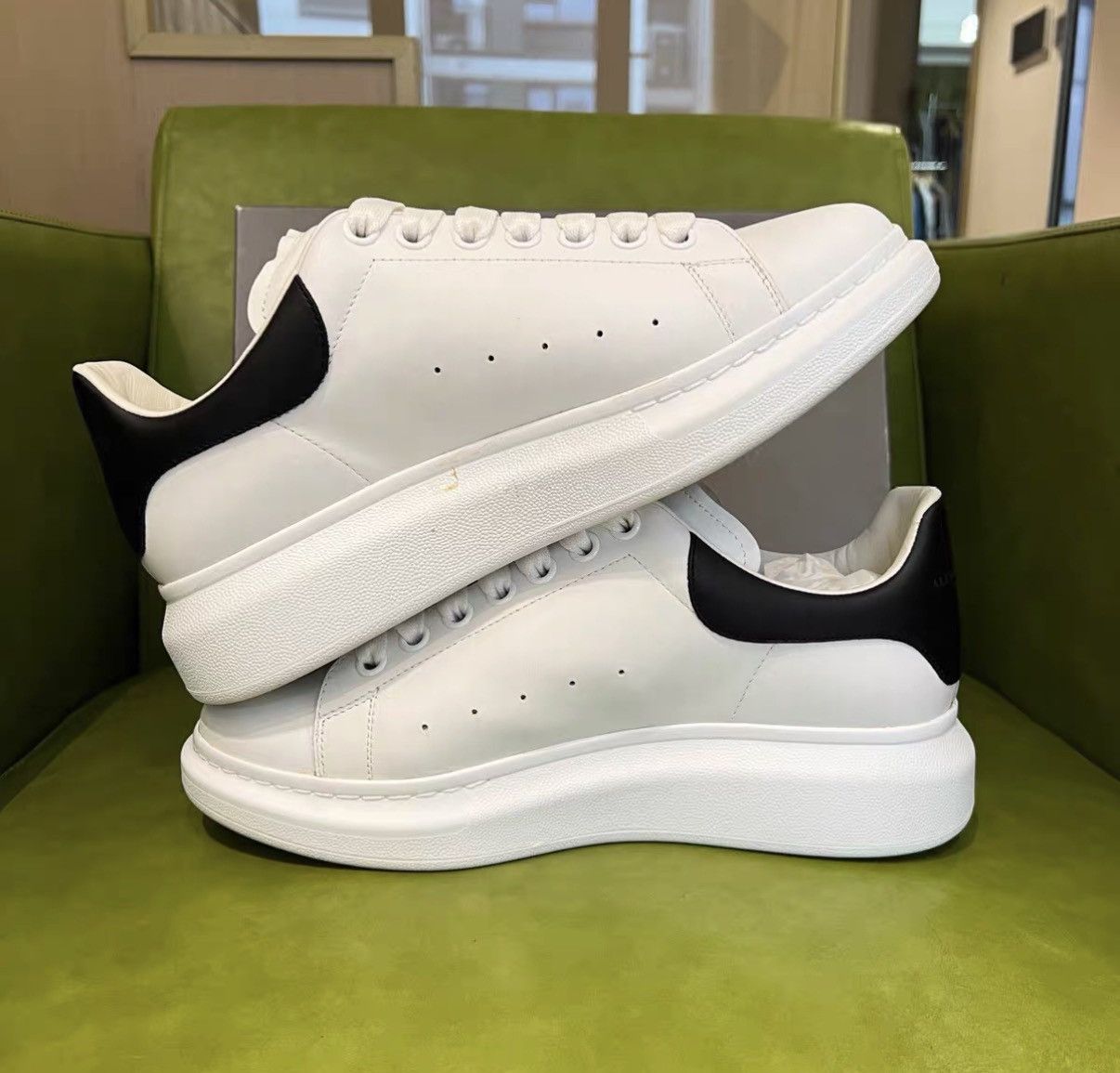 Alexander McQueen Alexander McQueen Black Tail Sneakers J42 Size US 8 / EU 41 - 5 Thumbnail