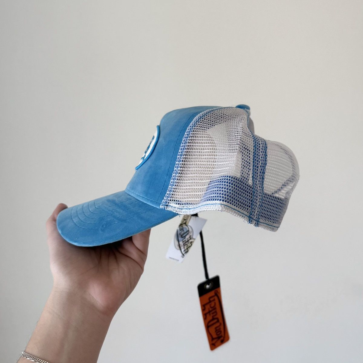 NWT Von Dutch Women’s Blue Velvet Trucker Hat - Rare Y2K Deadstock NWT Von Dutch Crushed Velvet Trucker Hat Baby Blue Y2K Vtg main image 4
