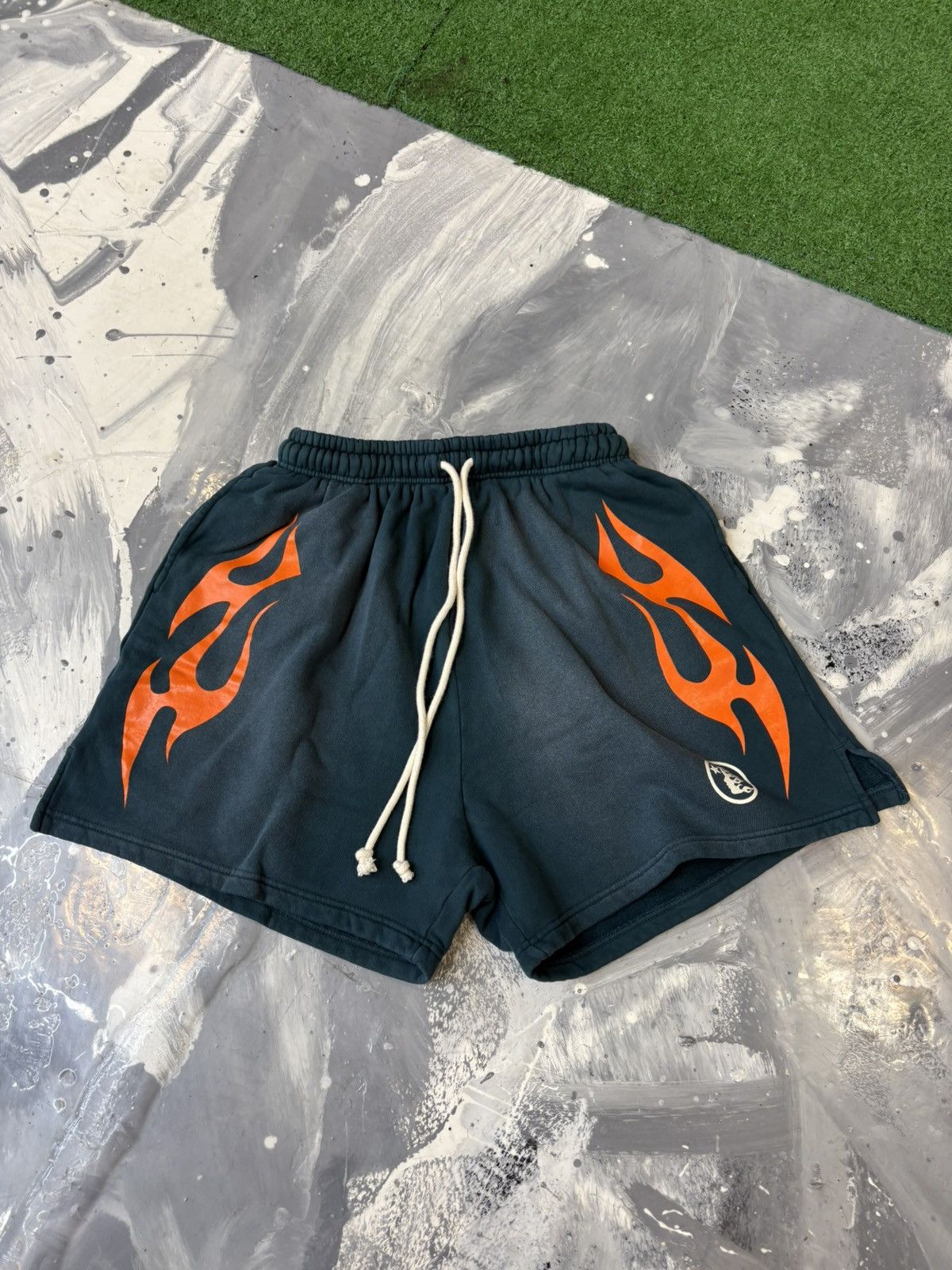 HELLSTAR Hellstar Blue Orange Sweatshorts Size US 31 - 1 Thumbnail