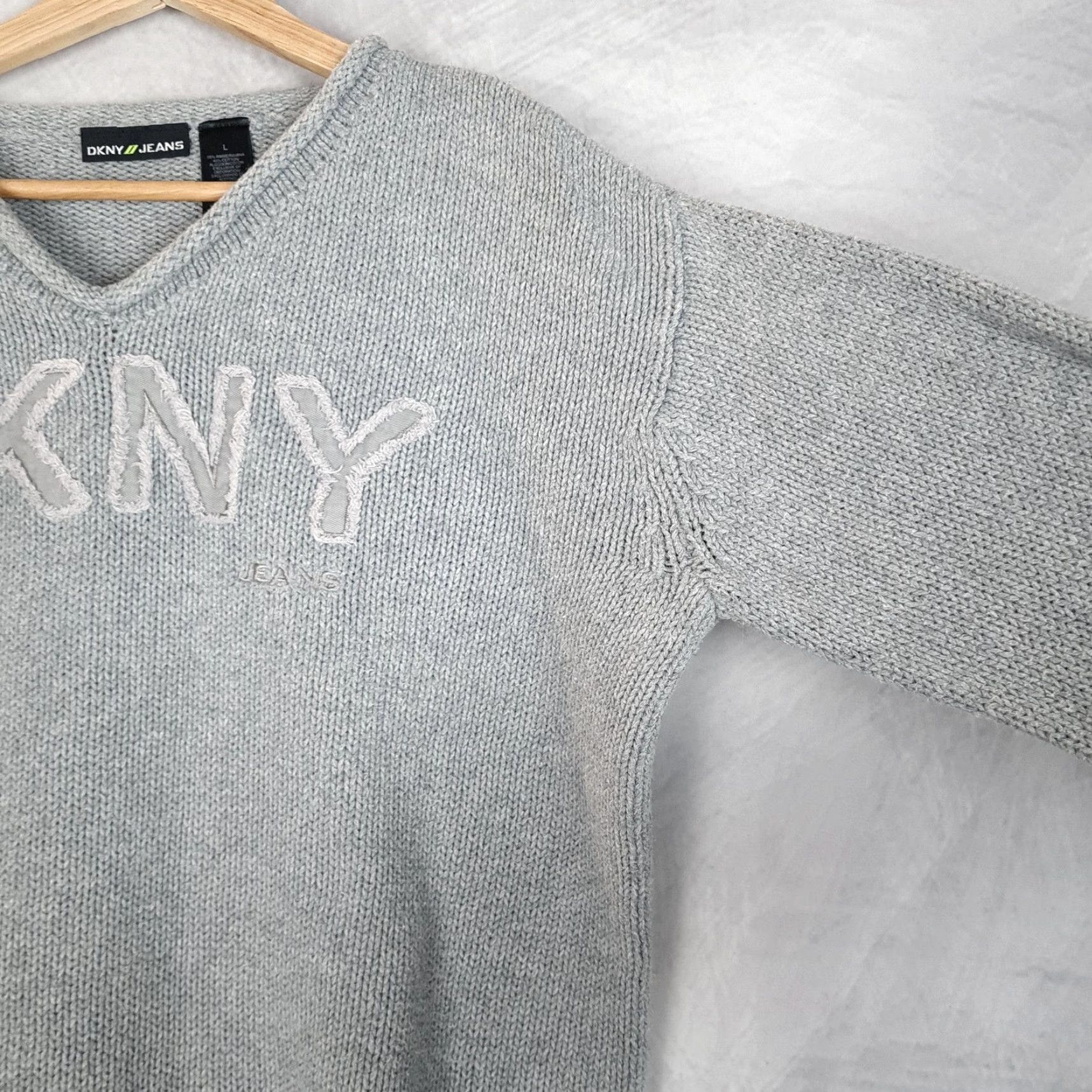 DKNY VINTAGE DKNY Sweater Womens Large Gray Logo V-Neck Knit Pullover Relaxed 90s Mens Womens Size L / US 10 / IT 46 - 6 Thumbnail