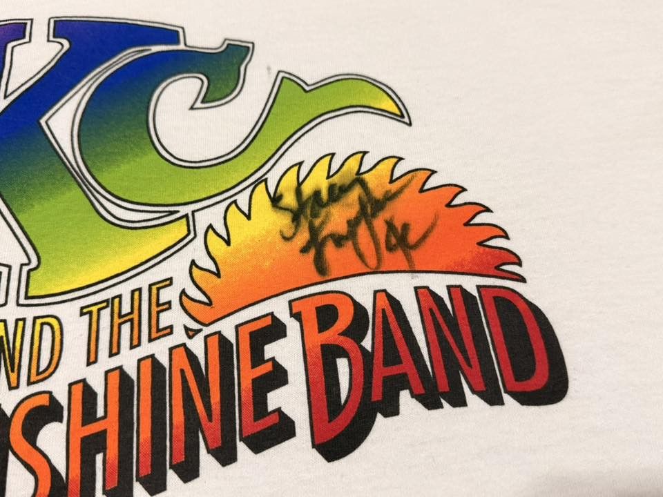 Band Tees Vintage KC AND THE SUNSHINE BAND with signature M 2764 Size US M / EU 48-50 / 2 - 5 Thumbnail