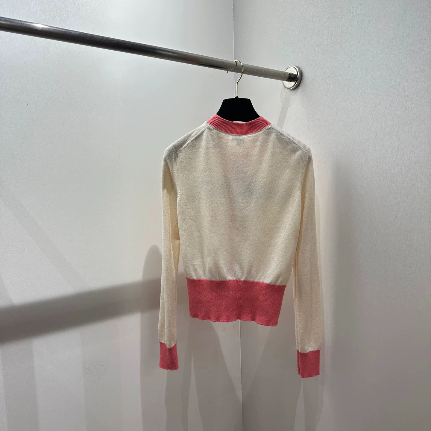 Chanel Chanel apr155 Beach CC Cashmere Cardigan SZ36 Size XS / US 0-2 / IT 36-38 - 2 Thumbnail