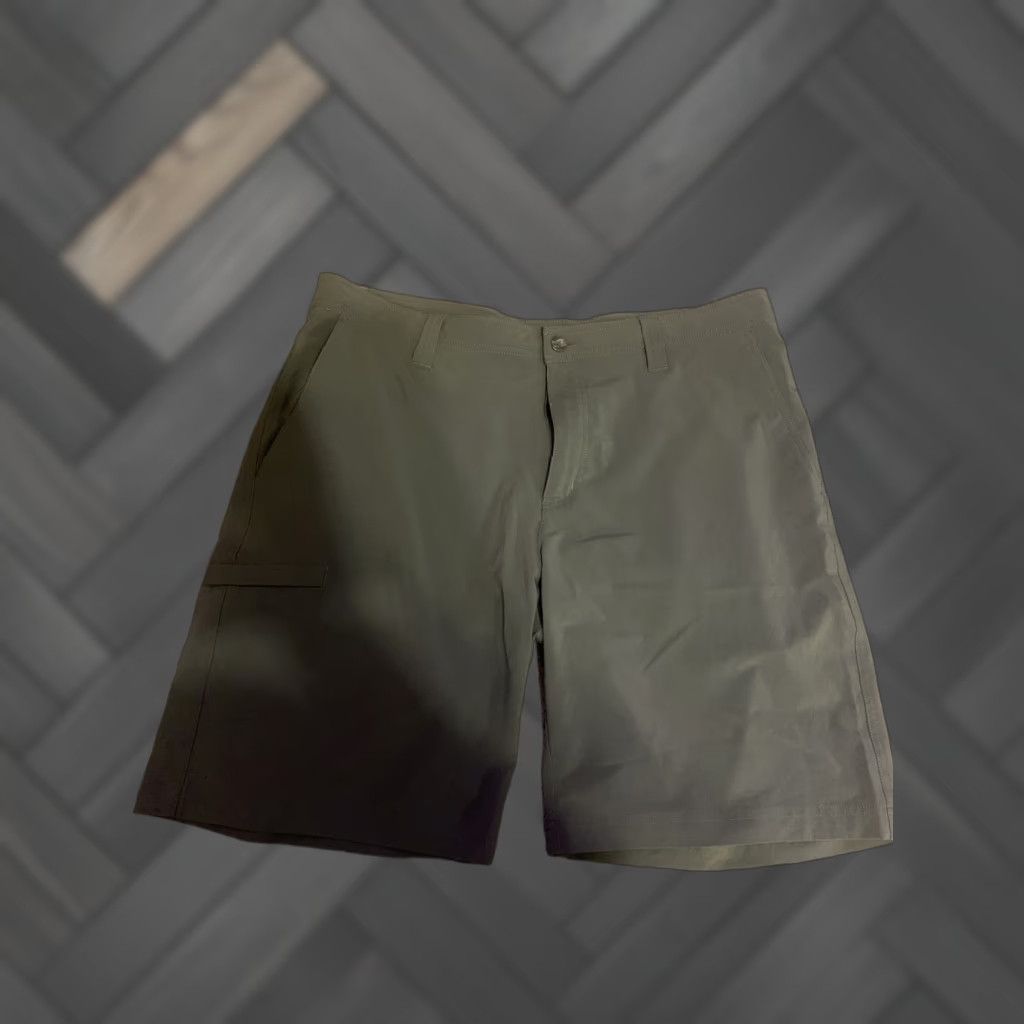 Vintage Columbia Flat Front Shorts Mens Size 38 Gray Chino Cotton Blend Pockets Casual Outdoor Regular 38x10 W/L Size US 38 / EU 54 - 1 Thumbnail