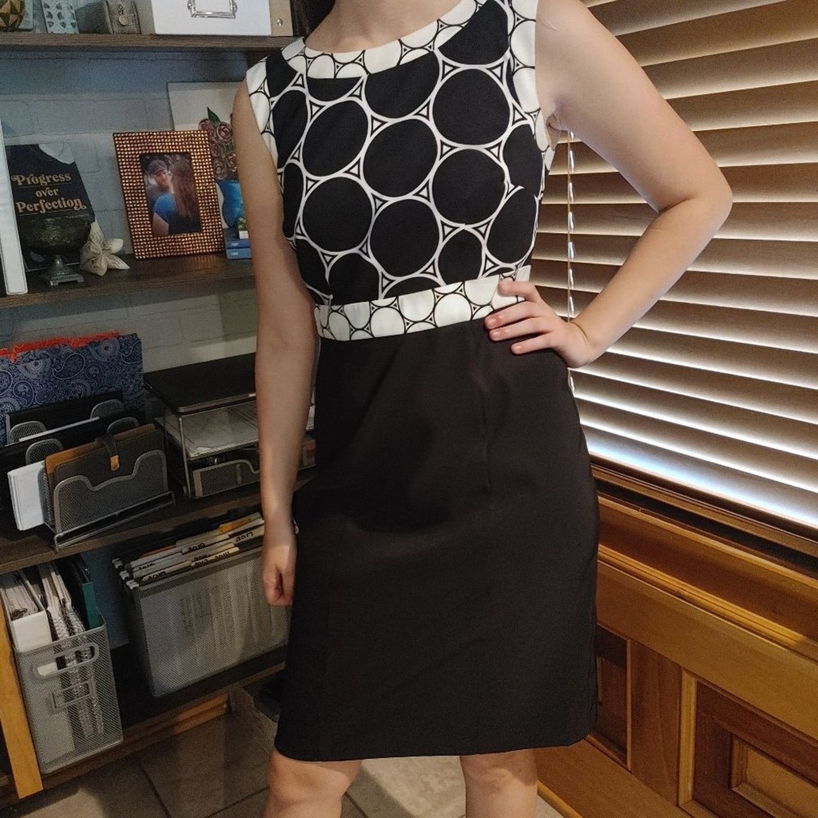 Other Dress Barn Geometric Print Dress Size S / US 4 / IT 40 - 2 Thumbnail