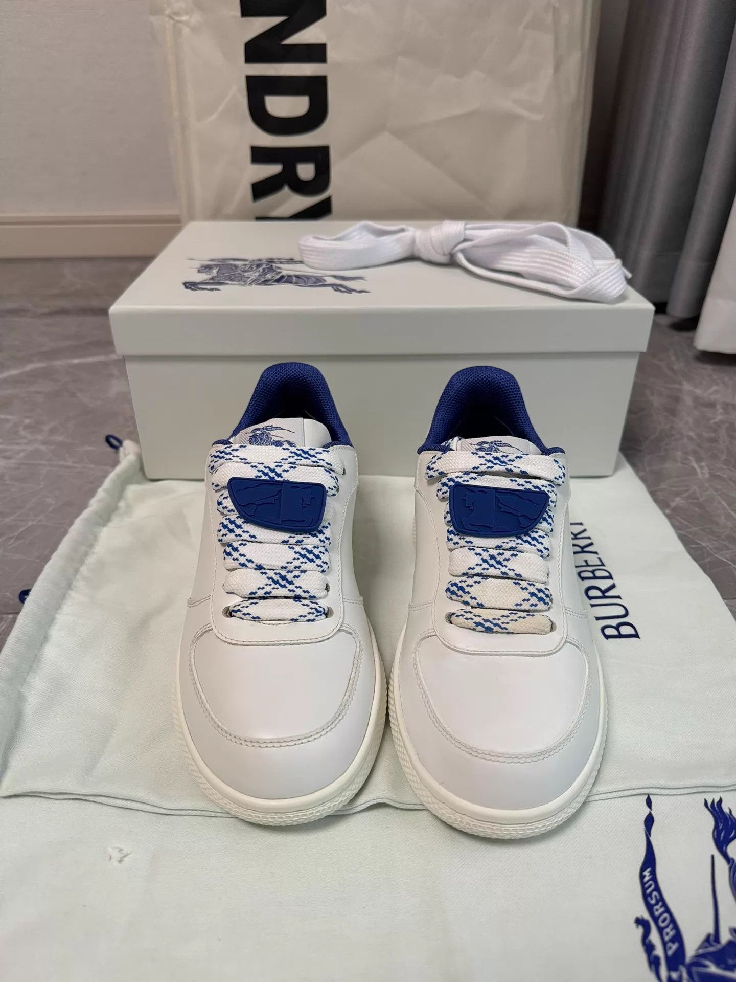 Burberry Burberry Terrace Horseferry Unisex White/Blue Trainer 36 Size US 5.5 / IT 35.5 - 3 Thumbnail