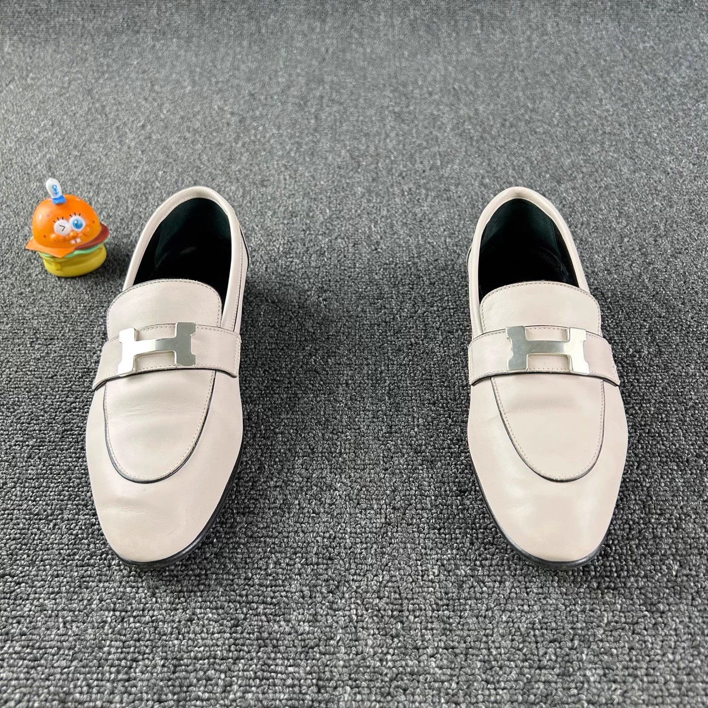 Hermes Hermes Silver Buckle Loafers Size 35 Size US 4 / IT 34 - 2 Thumbnail