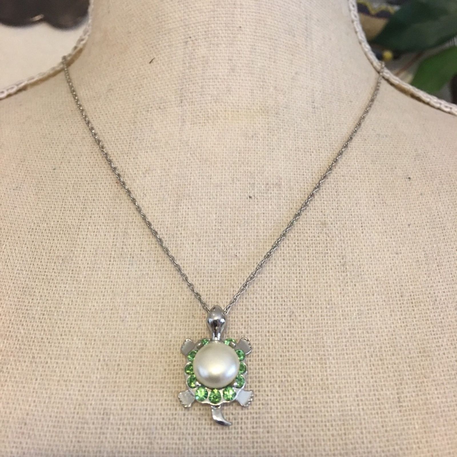 Vintage Vintage pearl & crystal turtle pendant on chain Size ONE SIZE - 1 Thumbnail