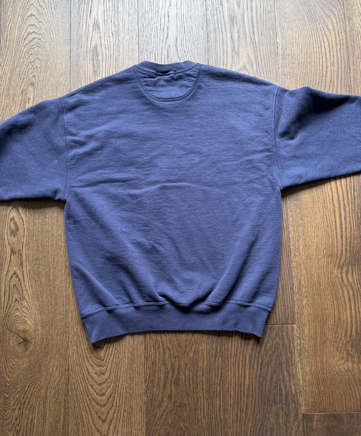 Vintage Vintage 90s Disney Vacation Club Crewneck Sweatshirt Size US L / EU 52-54 / 3 - 6 Thumbnail