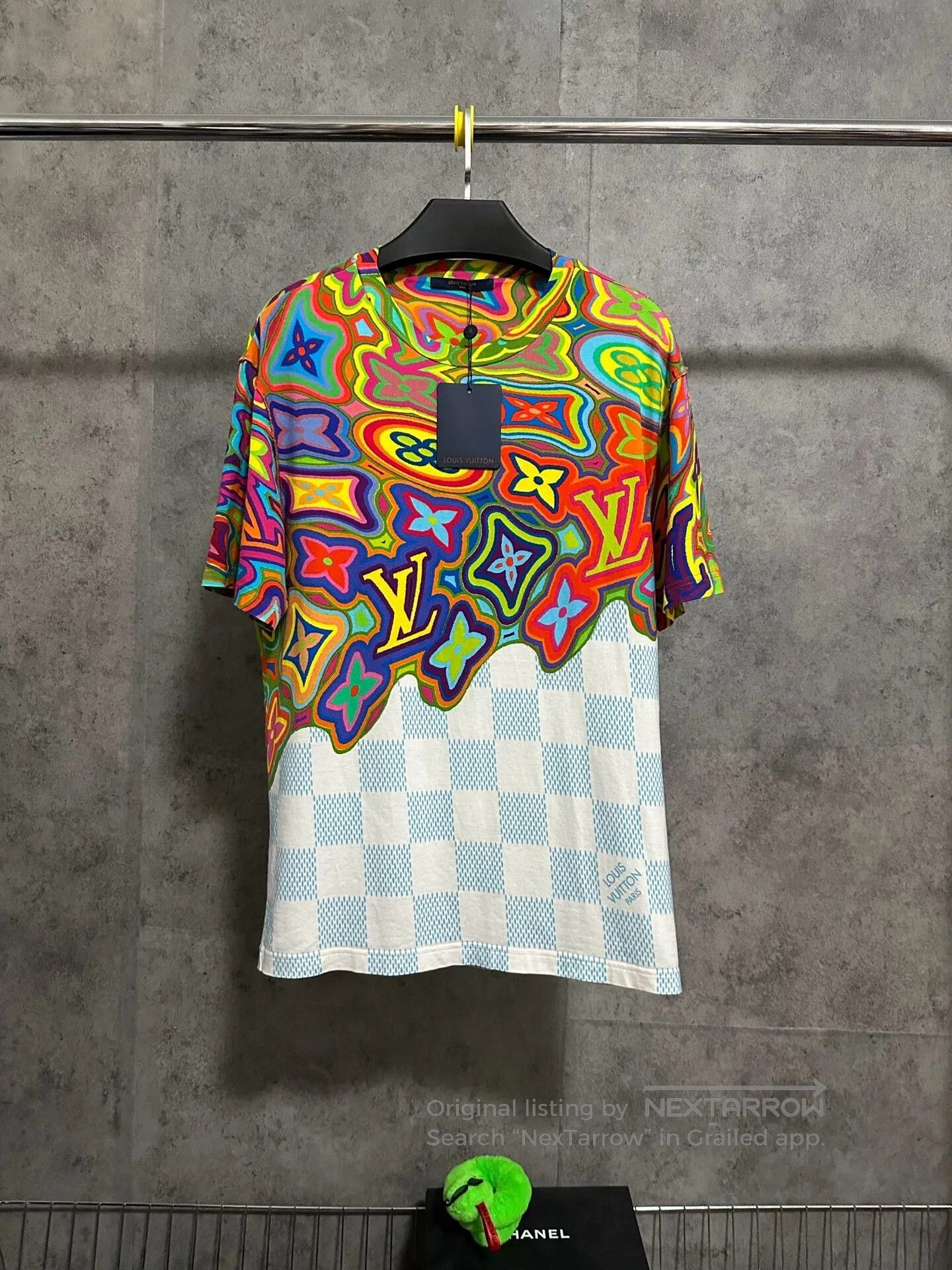 Louis Vuitton Louis Vuitton Colorful Dissolved Logo T-Shirt. Size US XL / EU 56 / 4 - 1 Thumbnail