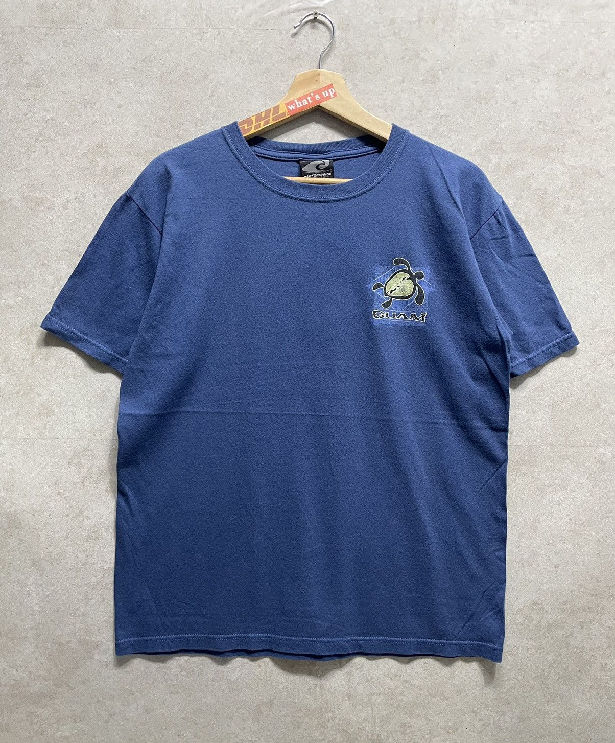 Vintage Vintage Y2K Guam Hawaii Surf Tee Size US M / EU 48-50 / 2 - 1 Thumbnail
