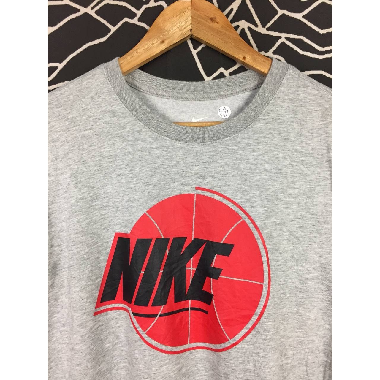 Nike Nike Basketball Big Logo Long Sleeve Tee Size S Size US S / EU 44-46 / 1 - 3 Thumbnail