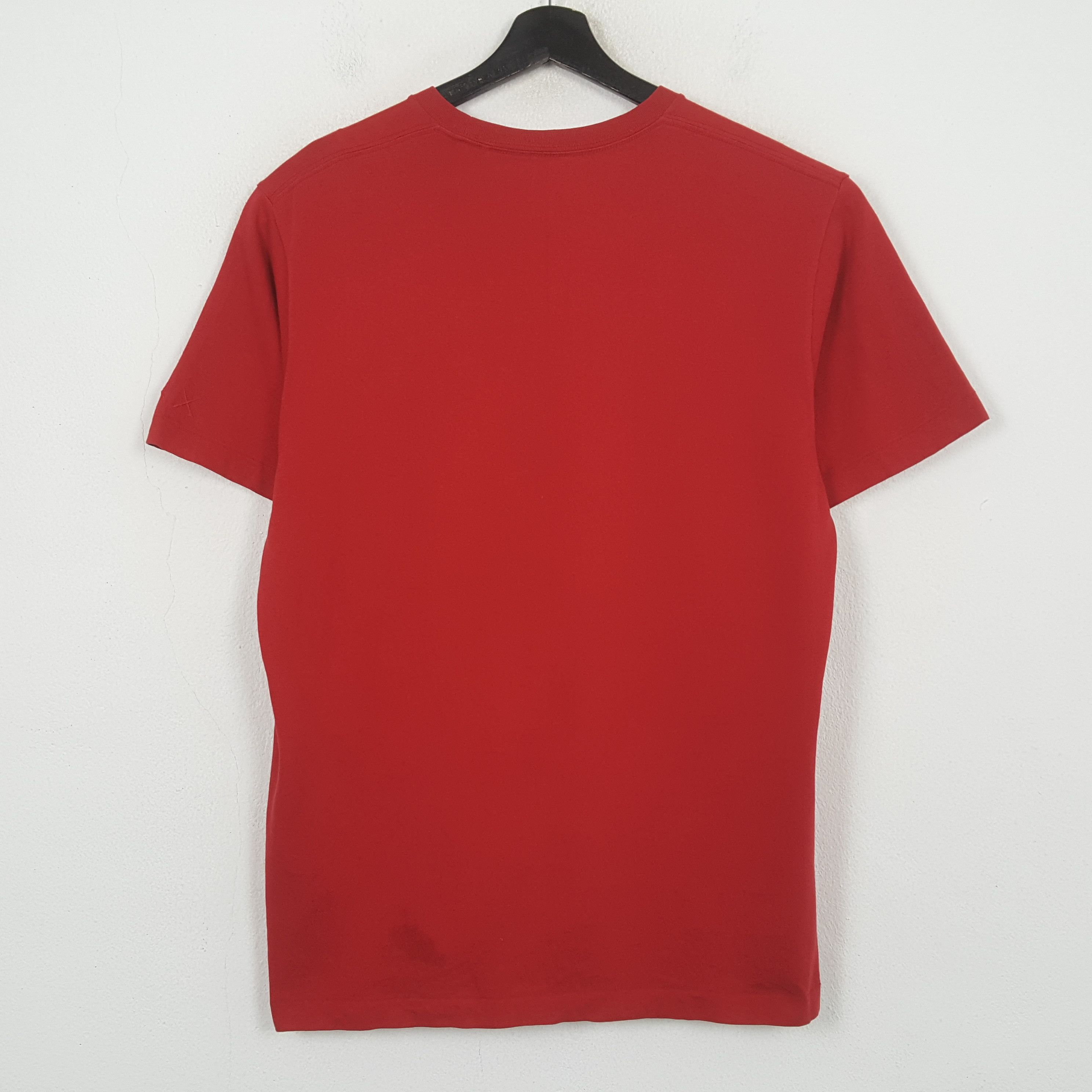 Uniqlo Uniqlo x KAWS Streetwear Style Tshirt RR29 Size US L / EU 52-54 / 3 - 3 Thumbnail