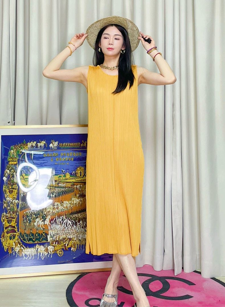 Issey Miyake Issey Miyake size:1 A long sleeveless dress with a yellow Size S / US 4 / IT 40 - 2 Thumbnail