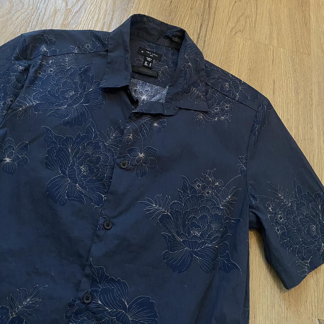 Other Black short sleeve button up shirt with white floral Size US M / EU 48-50 / 2 - 3 Thumbnail