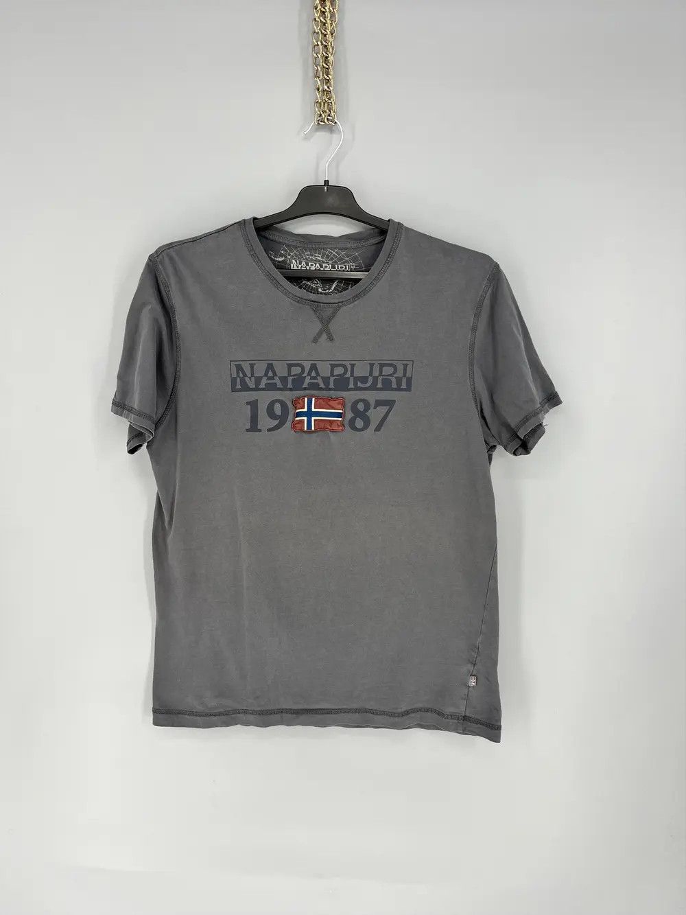 Vintage Vintage Napapijri Geographic Designer Fashion Style Shirt Size US L / EU 52-54 / 3 - 1 Thumbnail