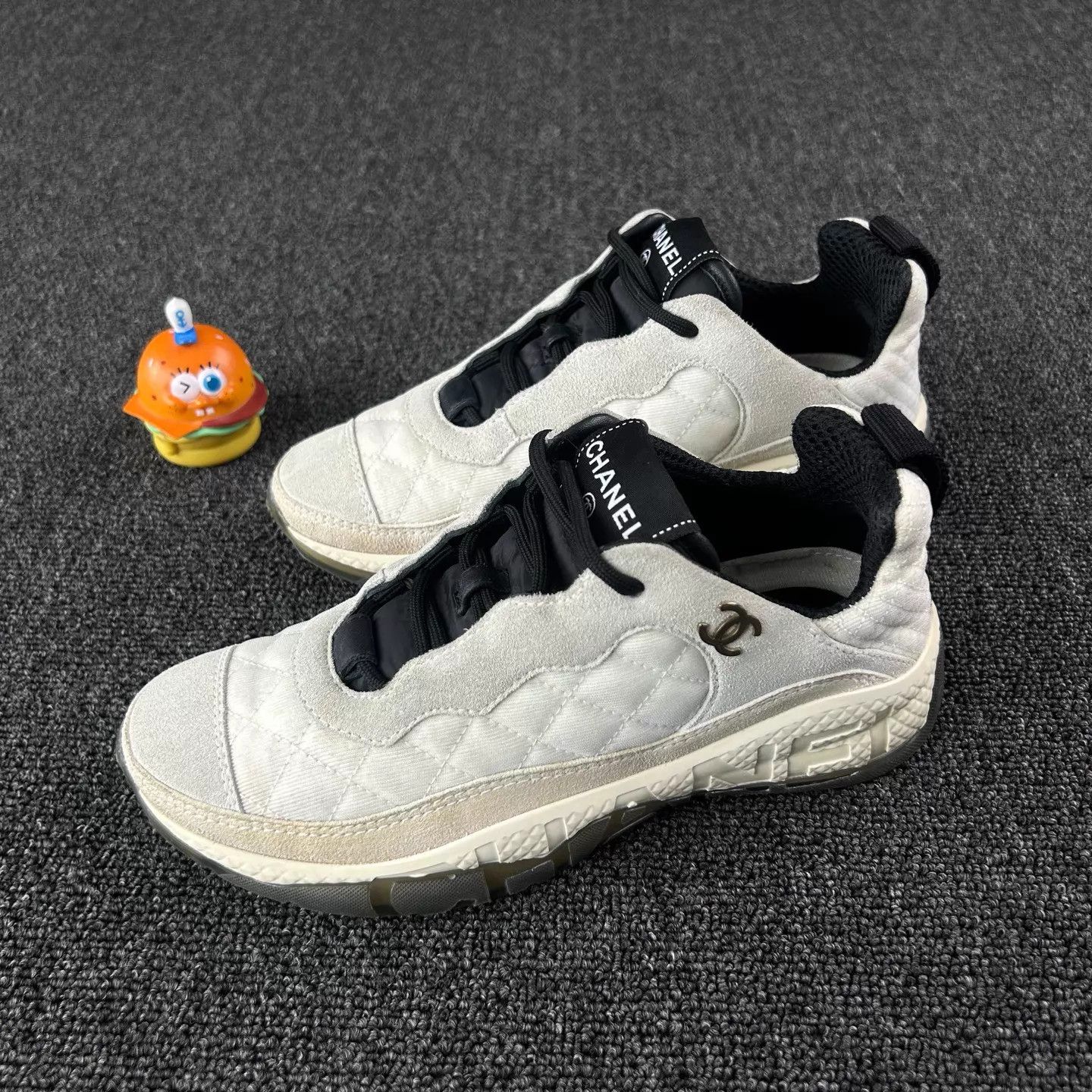 Chanel Chanel Quilted Fabric Sneaker CC Gold 35.5 Size US 5 / IT 35 - 1 Thumbnail