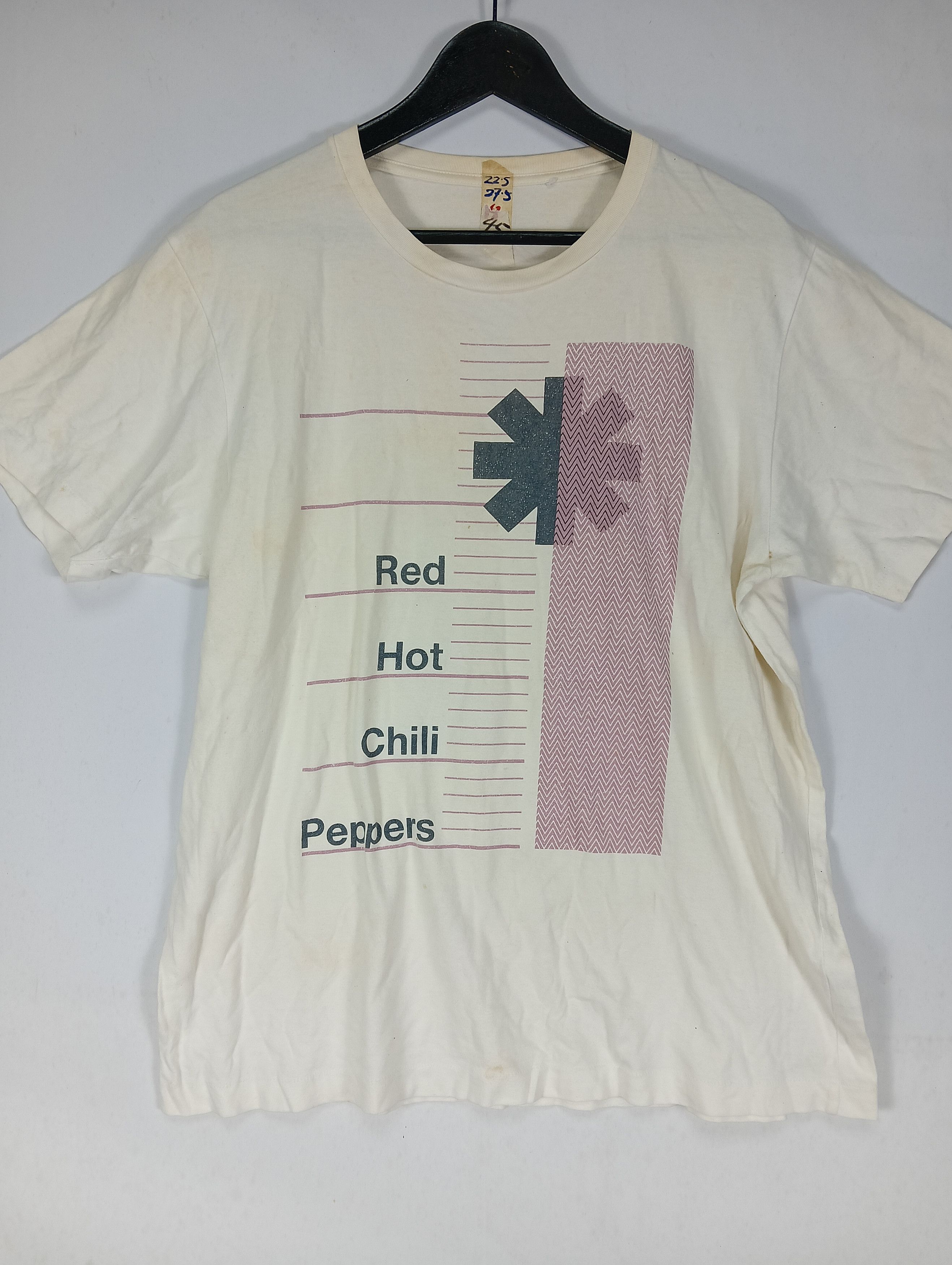 Band Tees VINTAGE Red hot chilli pappers band tee SIZE L big logo Size US L / EU 52-54 / 3 - 2 Thumbnail