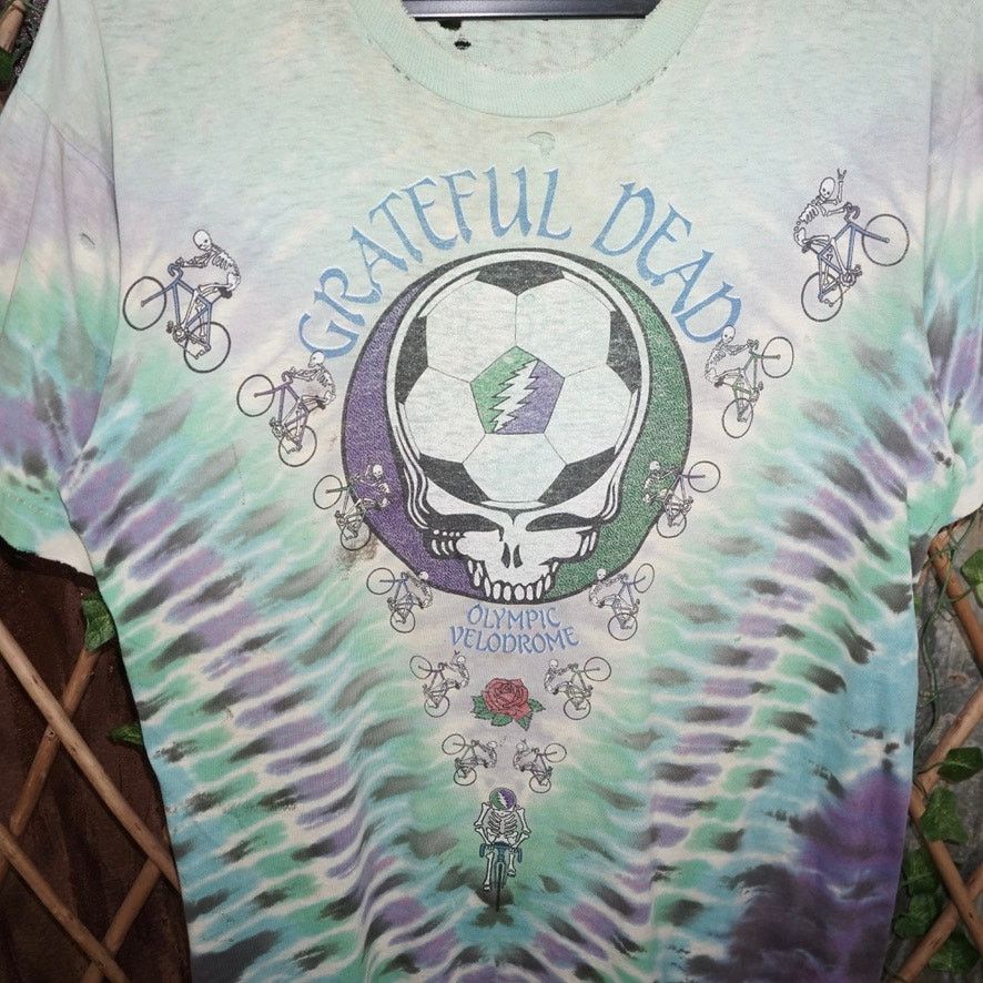 Fruit Of The Loom Large -Vintage 1990s Grateful Dead soccer distressed t-shirt Size US L / EU 52-54 / 3 - 2 Thumbnail