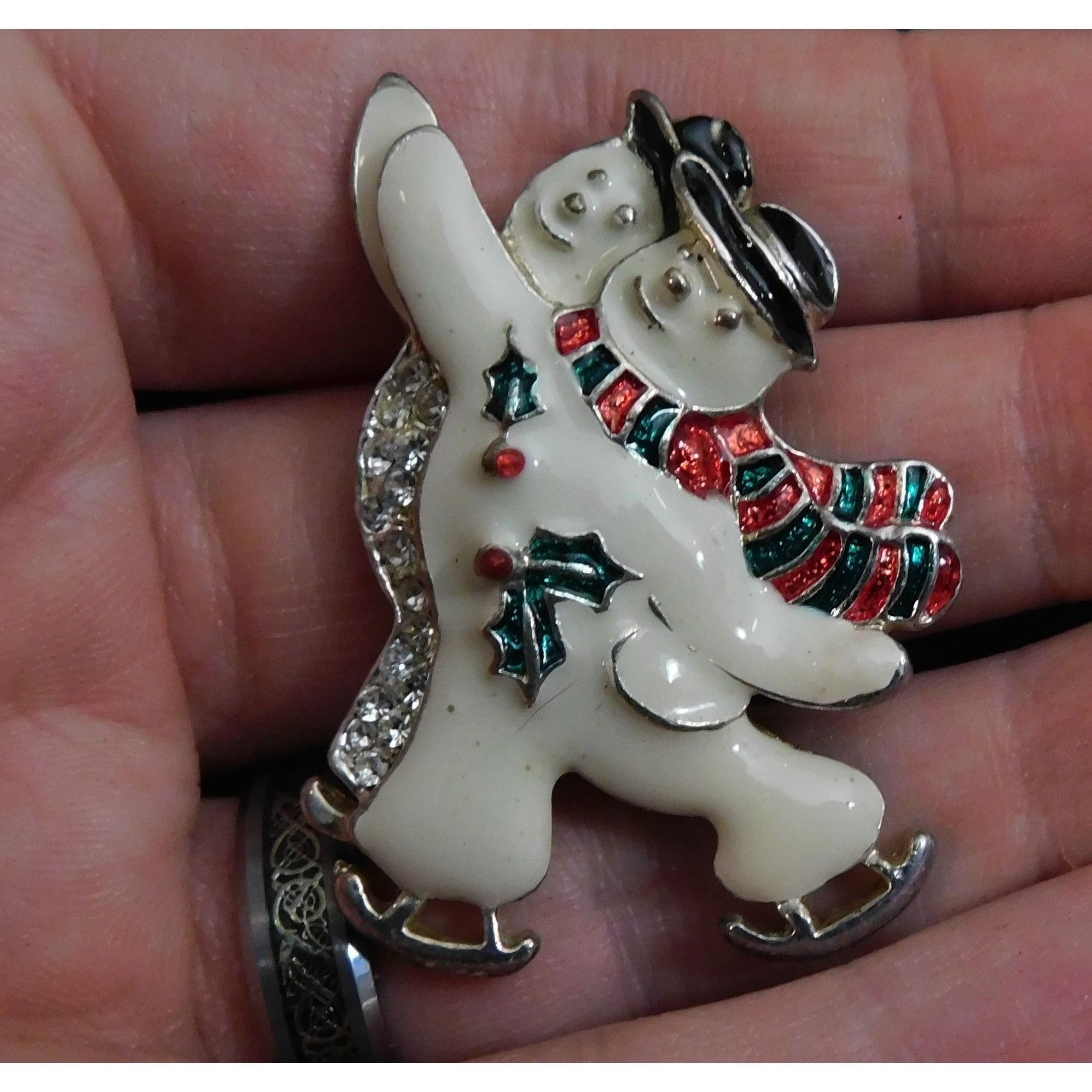 Other Vintage Ice Skating Snowmen Couple Enamel Brooch Size ONE SIZE - 2 Thumbnail