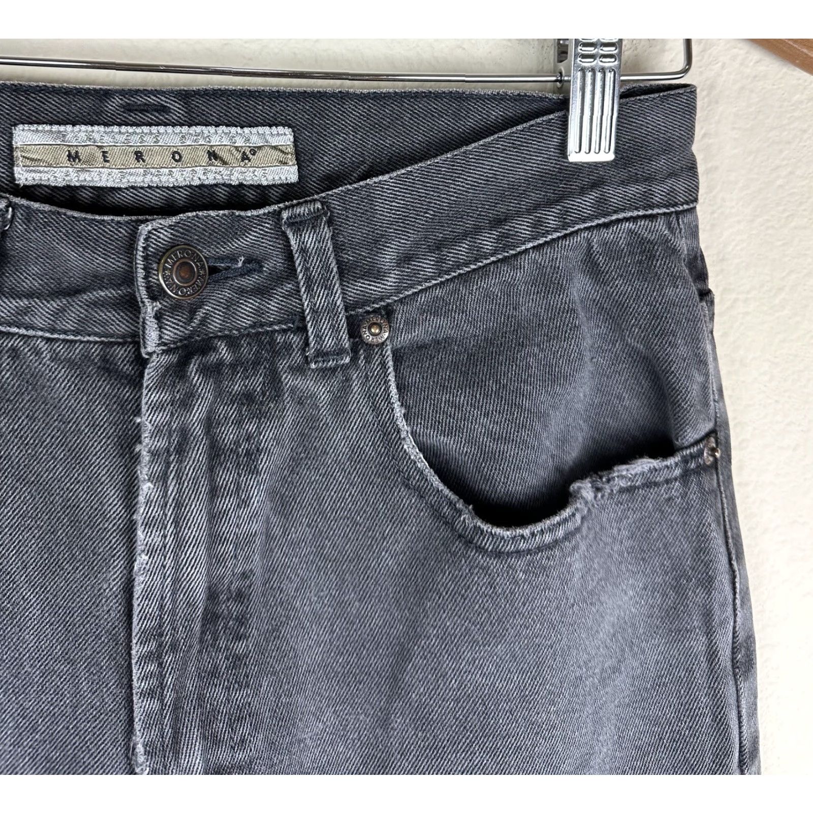 Merona VINTAGE THRASHED 90s Faded Black Denim Jeans ACTUAL 27x28 Relaxed Tapered Jeans Men Size US 27 - 4 Thumbnail