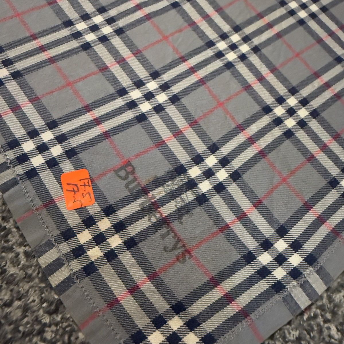 Burberry 🔥Handkerchief | Neckerchief | Bandana | Pocket-square | Size ONE SIZE - 5 Thumbnail