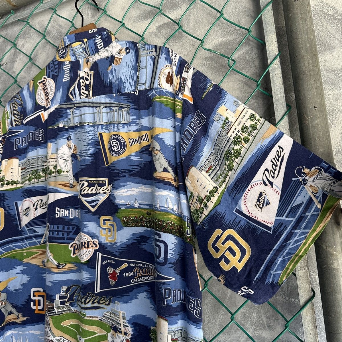 Reyn Spooner Reyn Sports San Diego Padres Mens Large MLB Baseball Size US L / EU 52-54 / 3 - 11 Thumbnail