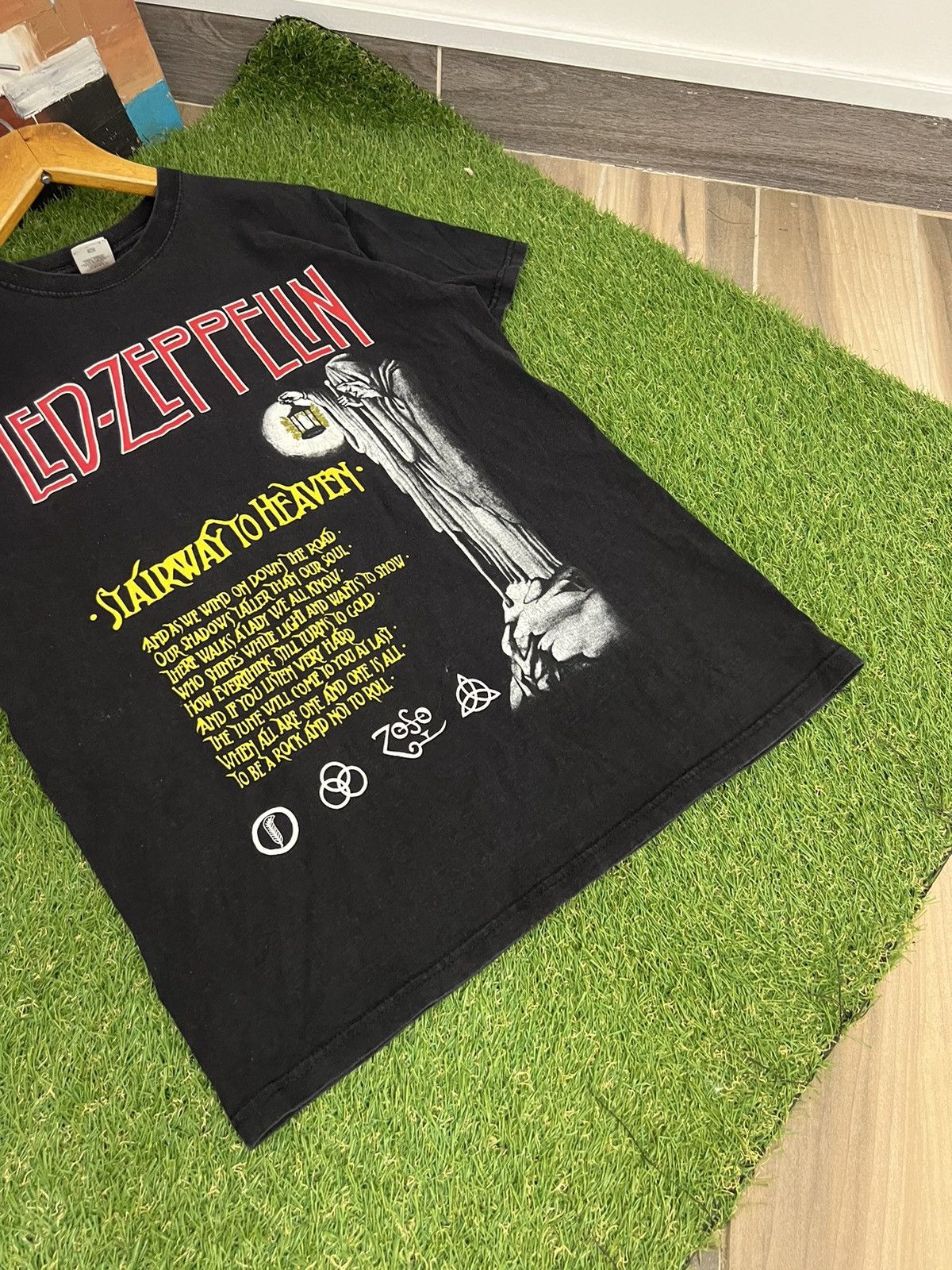 Band Tees Led Zeppelin IV Stairway To Heaven Jimmy Page T-shirt Size US M / EU 48-50 / 2 - 5 Thumbnail