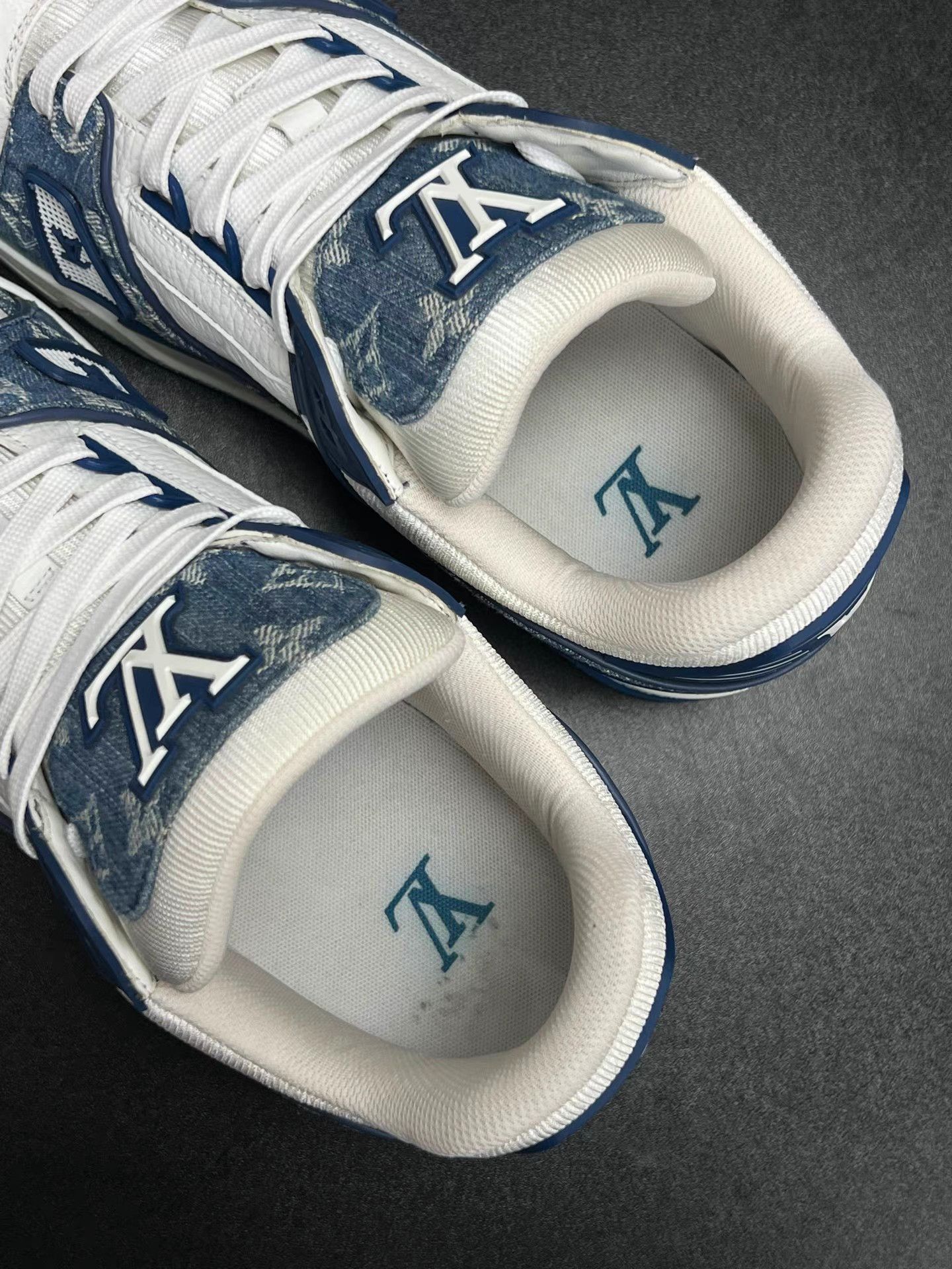 Louis Vuitton LV TRAINER Blue & White Denim Sneakers K15 Size US 9 / EU 42 - 4 Thumbnail