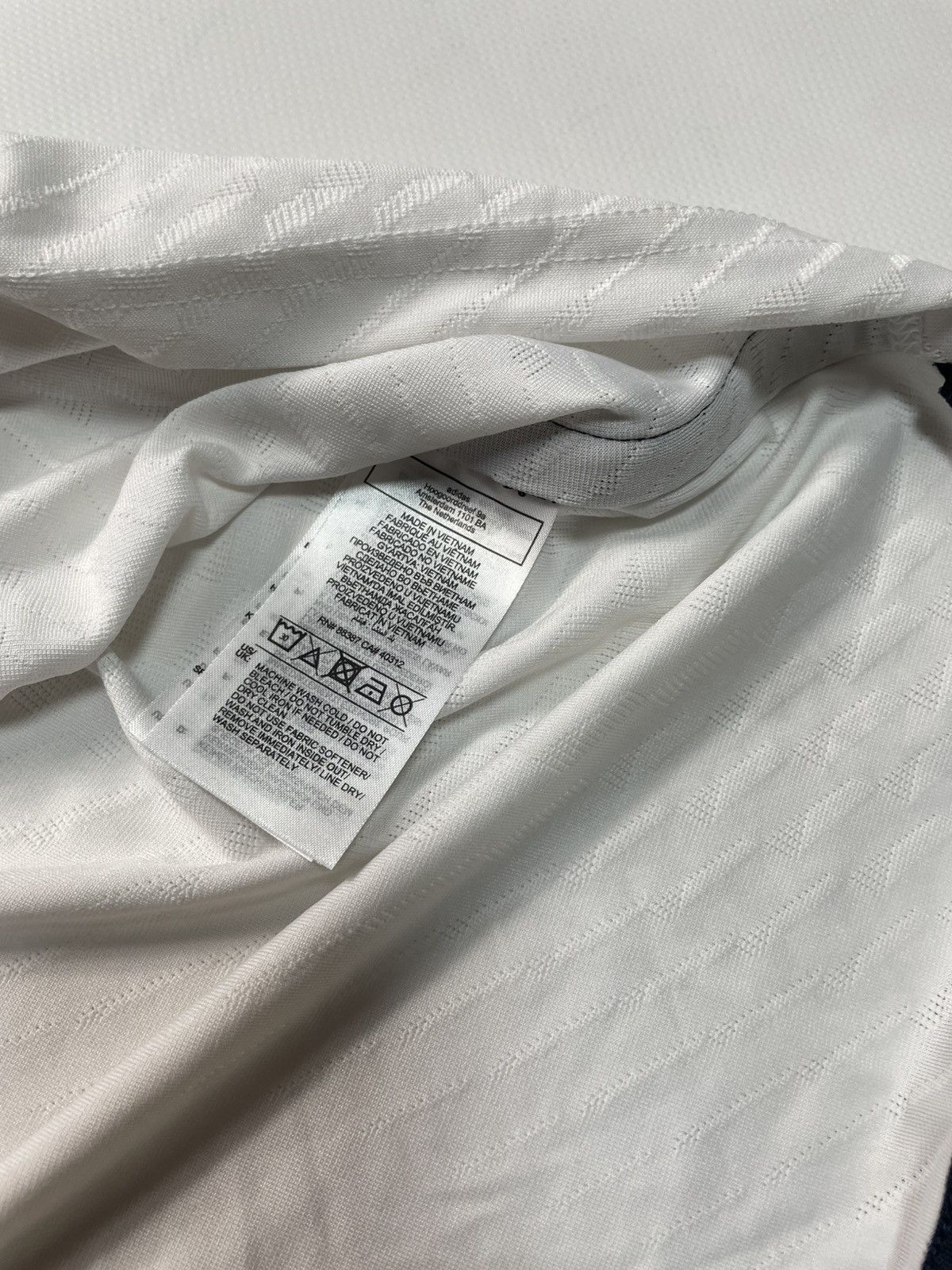 Adidas Adidas Real Madrid Home Jersey White Gold Size M Size US M / EU 48-50 / 2 - 7 Thumbnail