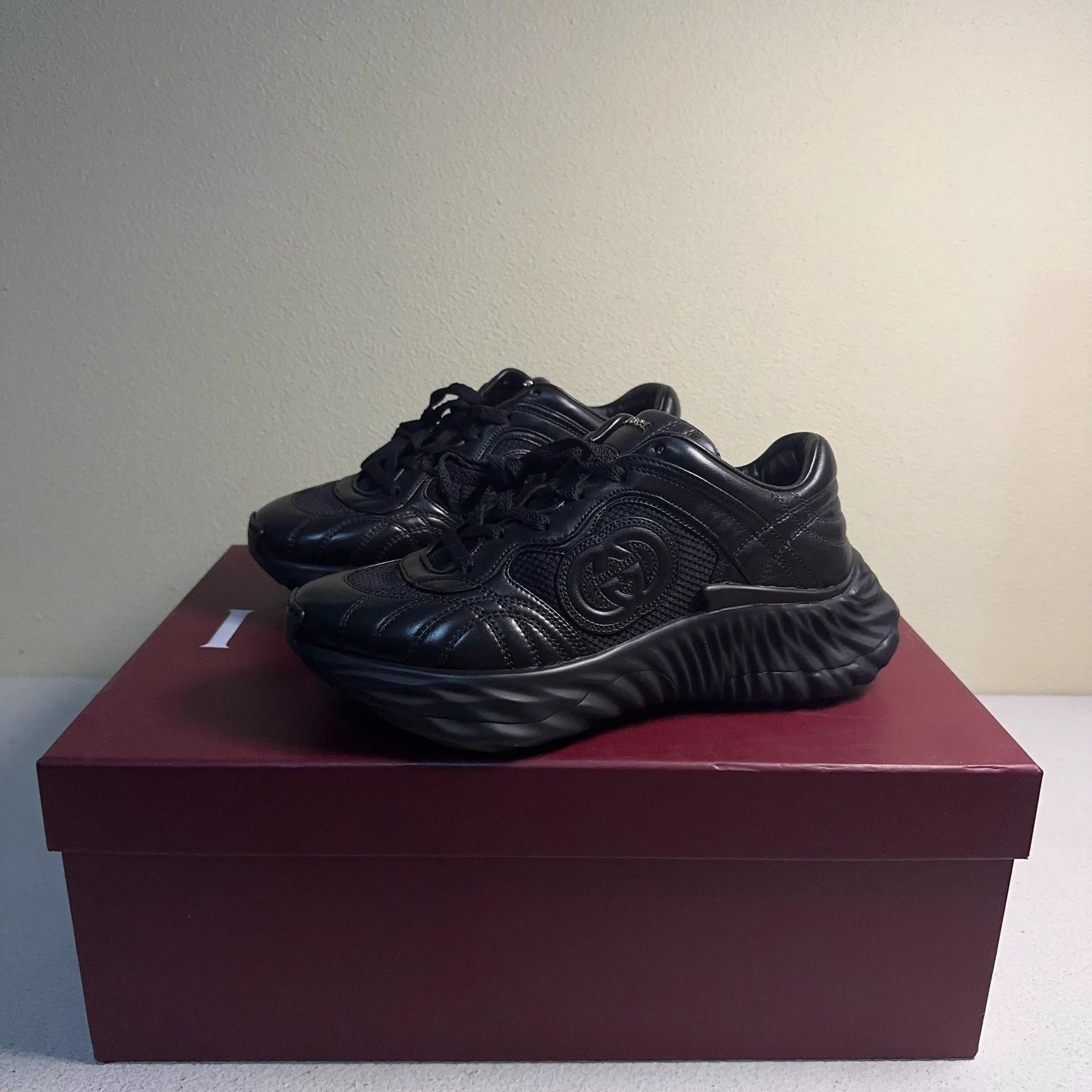 Gucci Black Low-Top Sneakers with Logo Detail Size US 6.5 / EU 39-40 - 1 Thumbnail
