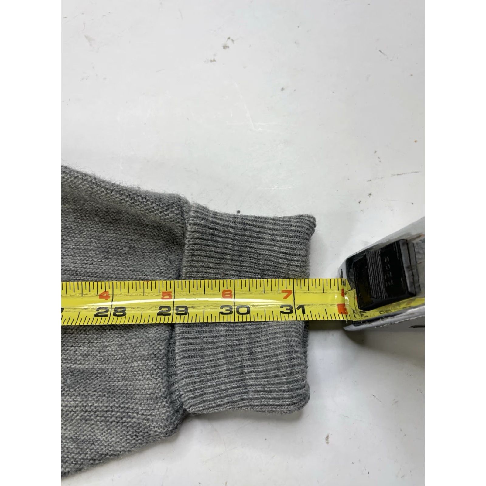 Izod VINTAGE IZOD Cardigan Sweater Men's L Gray Knit Acrylic Button V-Neck USA Made Size US L / EU 52-54 / 3 - 4 Thumbnail