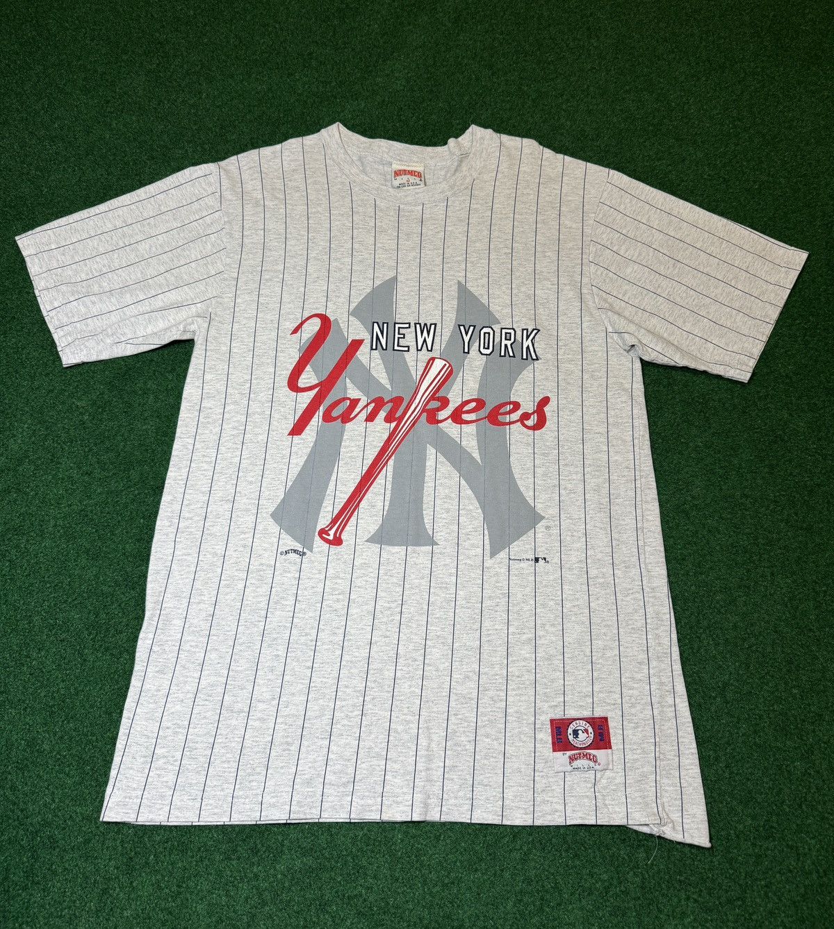 Nutmeg × Vintage Vintage 90s New York Yankees Nutmeg Mills Pinstripe T Shirt Size US M / EU 48-50 / 2 - 1 Thumbnail