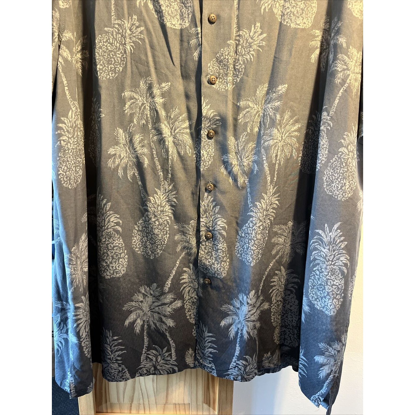 Batik Bay Batik Bay Men 2XB Gray Floral SS Button Rayon Hawaiian Shirt Size US XXL / EU 58 / 5 - 8 Thumbnail