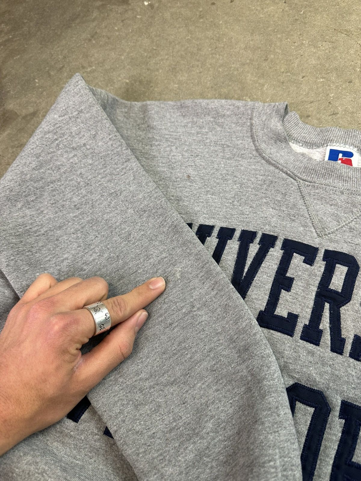Vintage vintage 90s russell athletic university of victoria crewneck Size US M / EU 48-50 / 2 - 7 Thumbnail