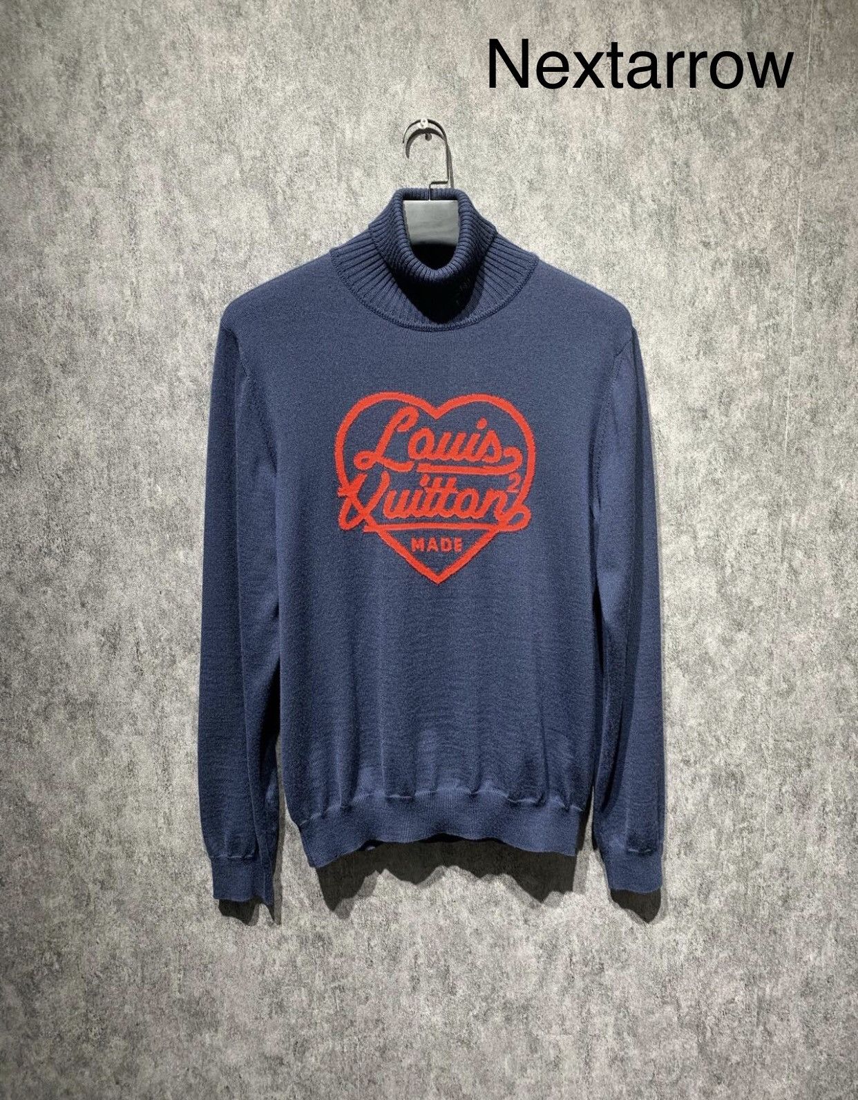 Louis Vuitton LOUIS VUITTON Deep blue heart-shaped neck knitted sweater Size US L / EU 52-54 / 3 - 1 Thumbnail