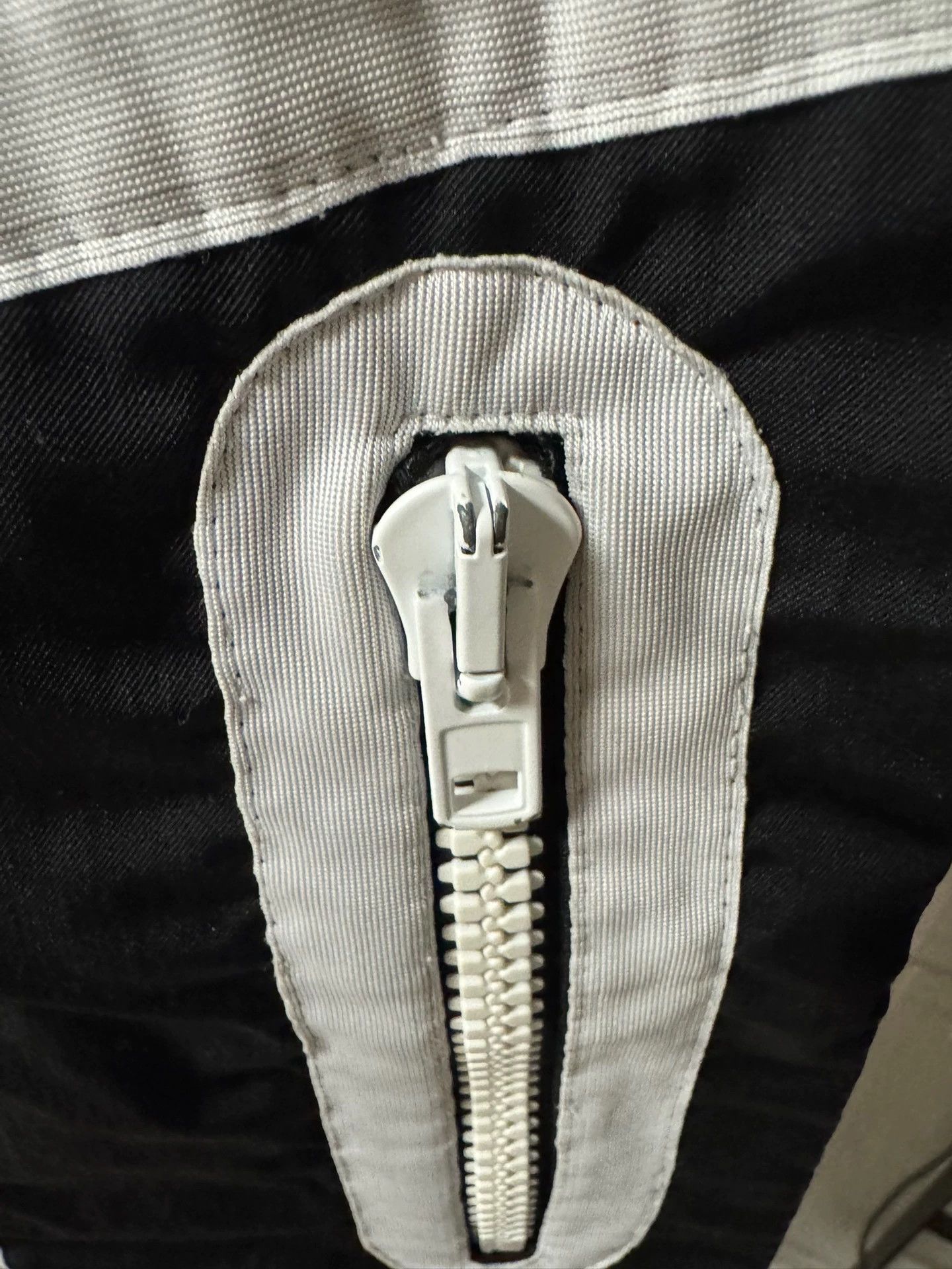 Givenchy Givenchy 50 Gold Fit Stretchy Pants Size US 34 / EU 50 - 6 Thumbnail