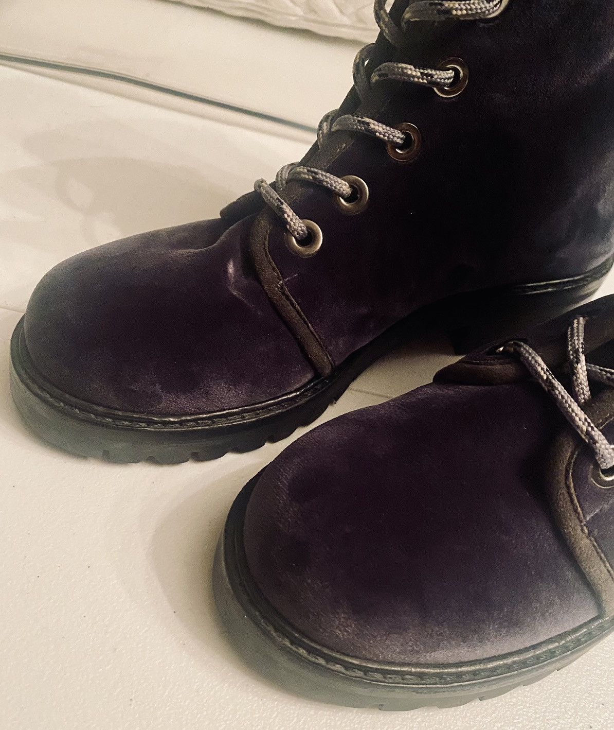 Stuart Weitzman Stuart Weitzman Metermaid Deep Purple Velvet Combat Boot 5.5 Size US 5.5 / IT 35.5 - 6 Thumbnail