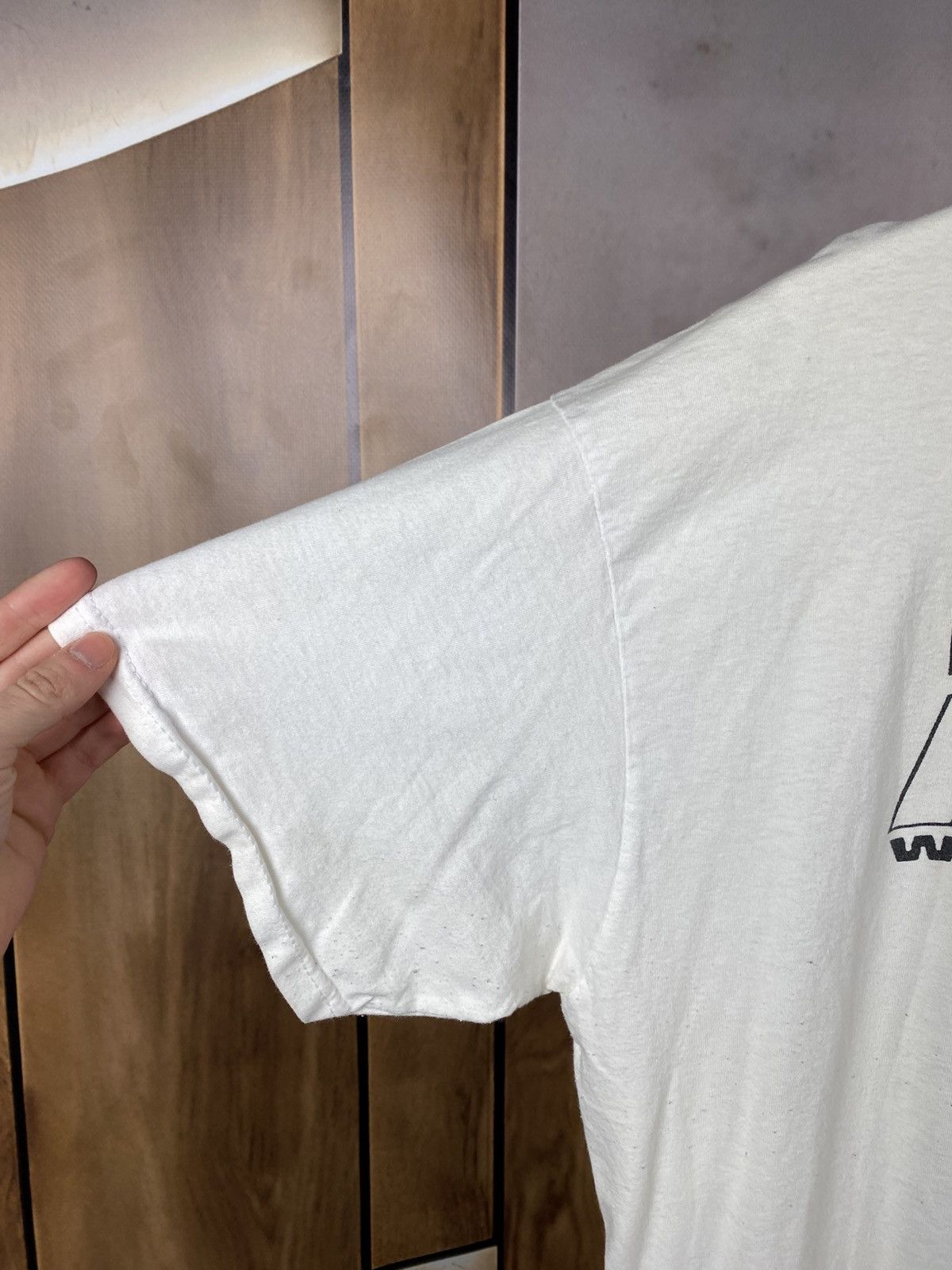 Rihanna 🎙️Vintage T-Shirt 2016 Rihanna Anti World Tour Tee🎙️ Size US XL / EU 56 / 4 - 6 Thumbnail