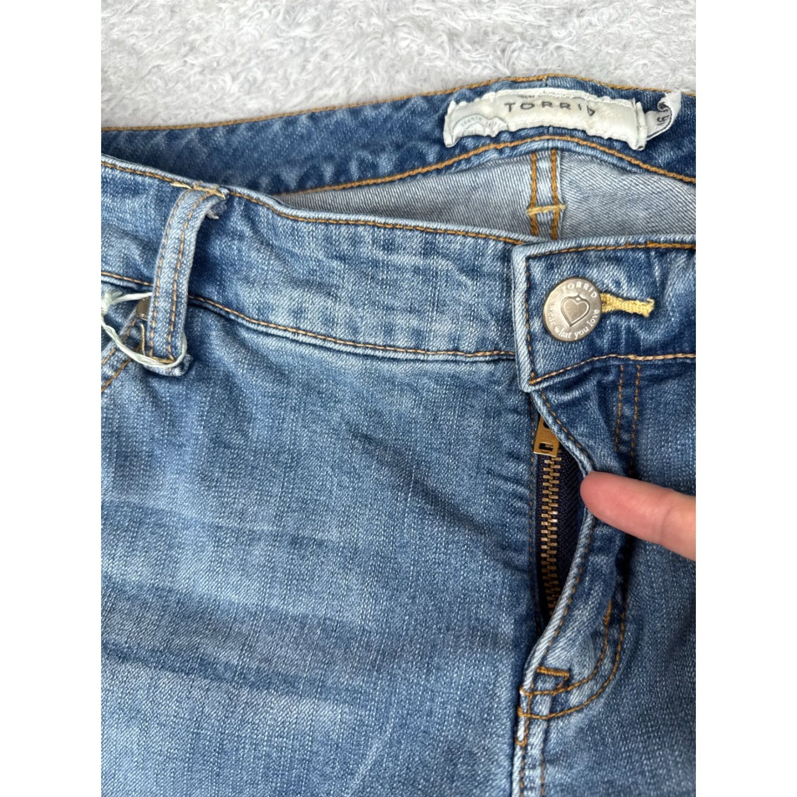 Torrid Torrid Jeans Women 16 Blue Denim Crop Straight Leg Distressed Cotton Blend 36x27 Jeans Adult Regular Blue Distressed 90s? Size 38" / US 16 / IT 52 - 5 Thumbnail
