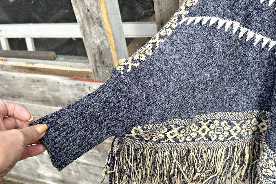 Other Papillon Blue Chevron Acrylic Boho Fringe Sleeve Poncho Size M / US 6-8 / IT 42-44 - 2 Thumbnail
