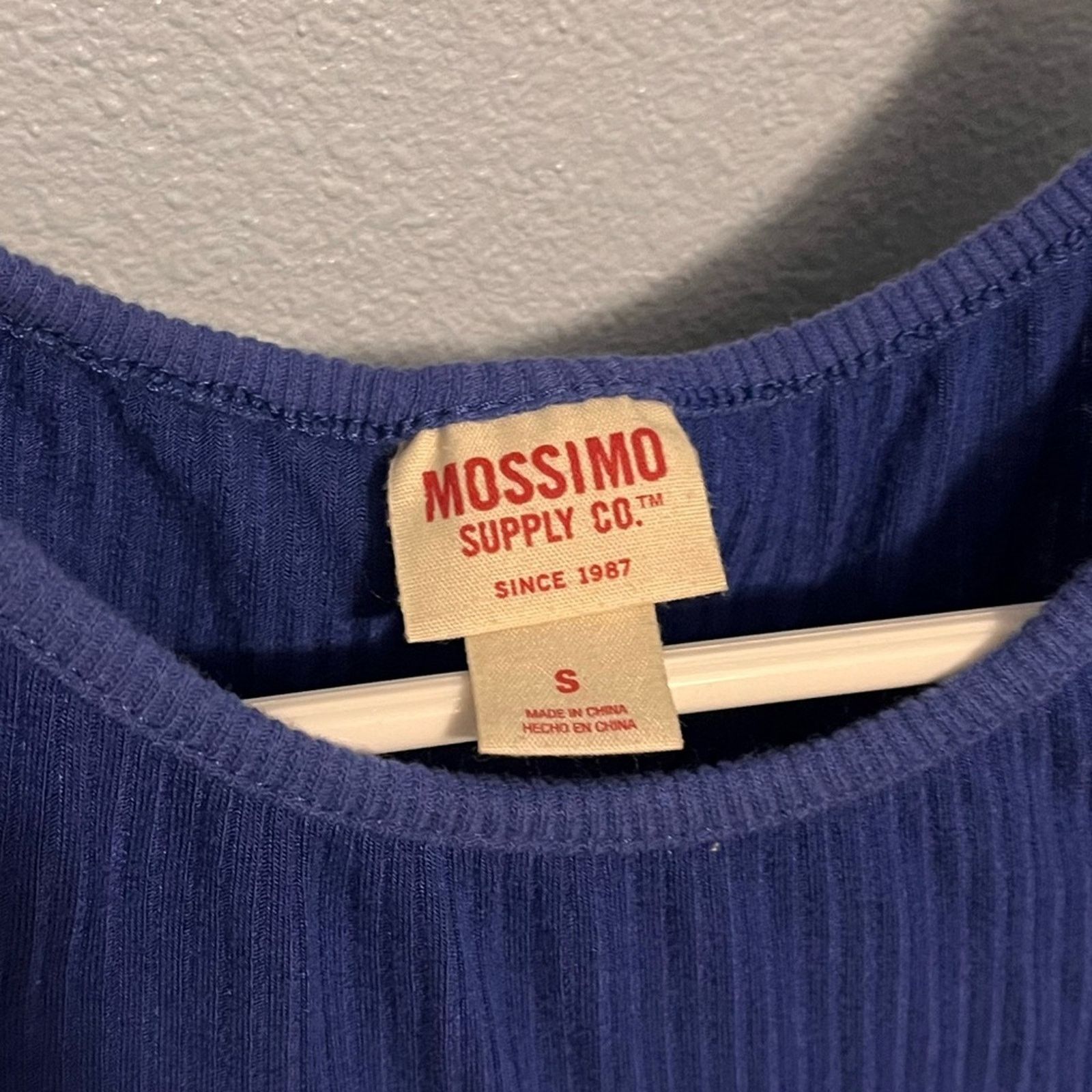 Mossimo Mossimo (Target) WOMENS cold shoulder top size small Size S / US 4 / IT 40 - 2 Thumbnail