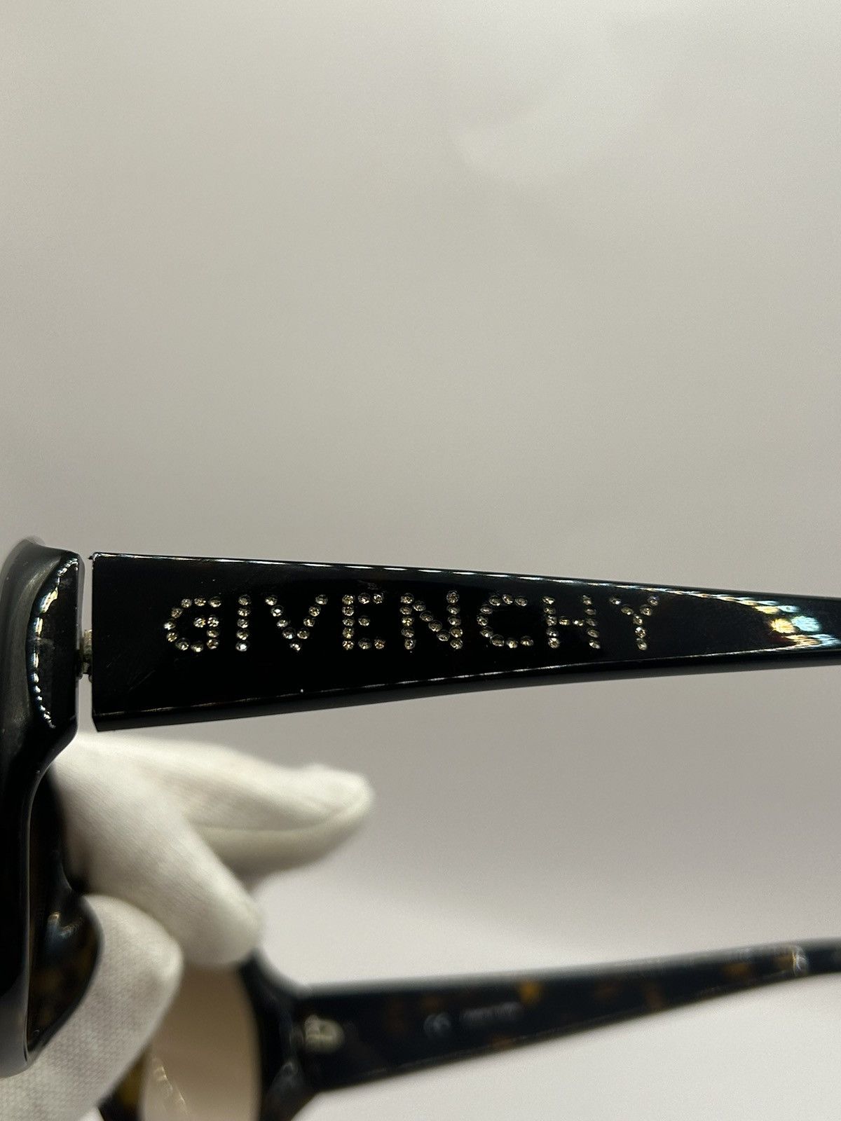 Givenchy Givenchy Sunglasses SGV616S Size ONE SIZE - 4 Thumbnail