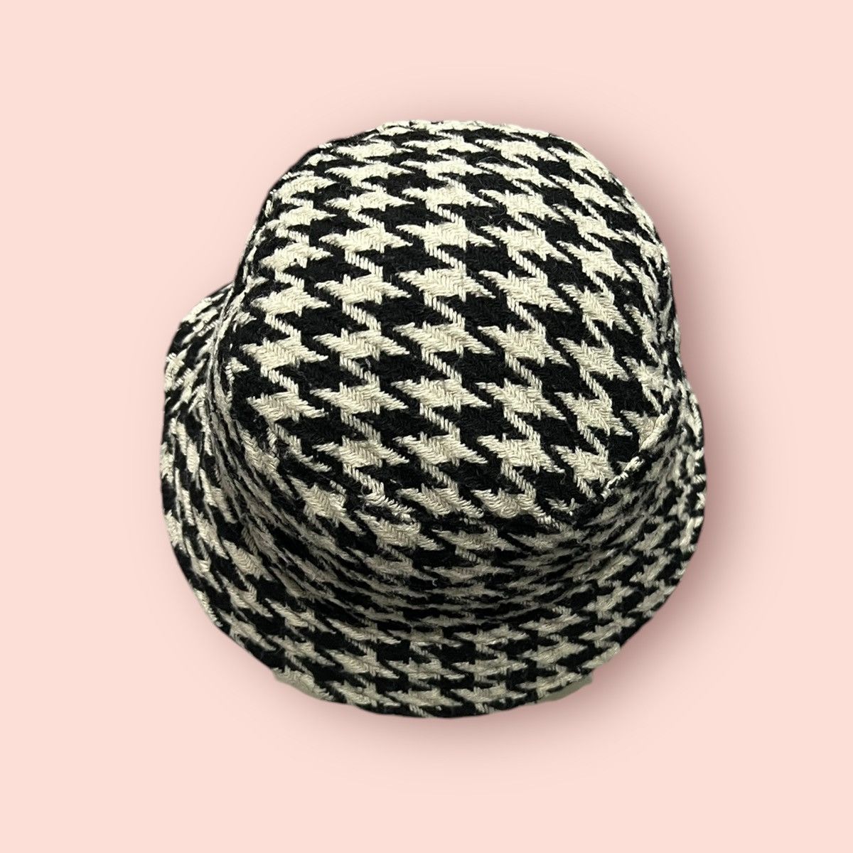 Edition Japan × H&M × L.O.G.G. VINTAGE H&M HOUNDSTOOTH BUCKET HAT Size ONE SIZE - 19 Thumbnail