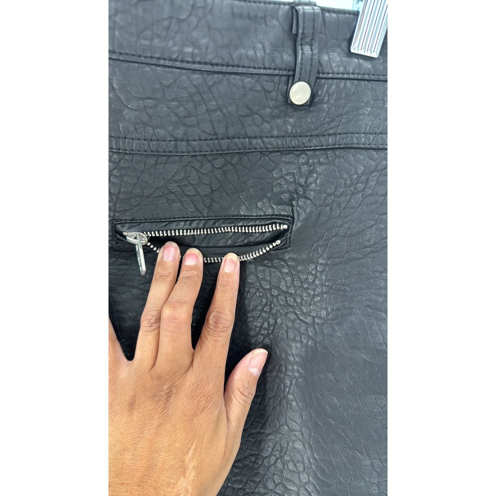 BLANKNYC BlankNYC FAUX LEATHER zipper accents rocker date night sz 27 Size 27" / US 4 / IT 40 - 8 Thumbnail